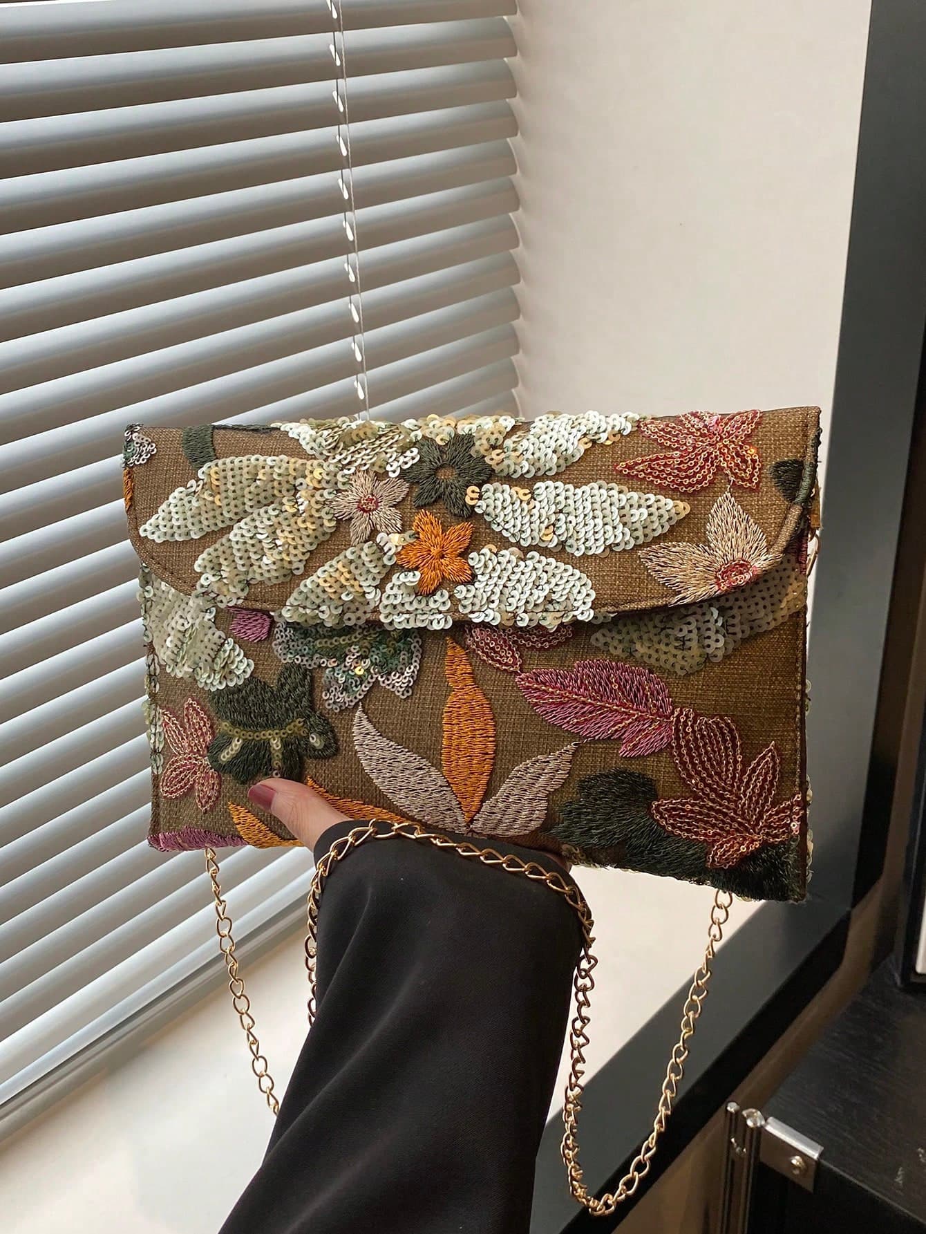 Sequin Embroidered Floral Envelope Clutch, Women's Fashion Sequin Patchwork Handbag, Party Evening Bag, Random Cut, Suitable For Women, Perfect For Parties, Weddings, Proms, Matches Holiday Party Dresses, Evening Gowns And Sequin Dresses