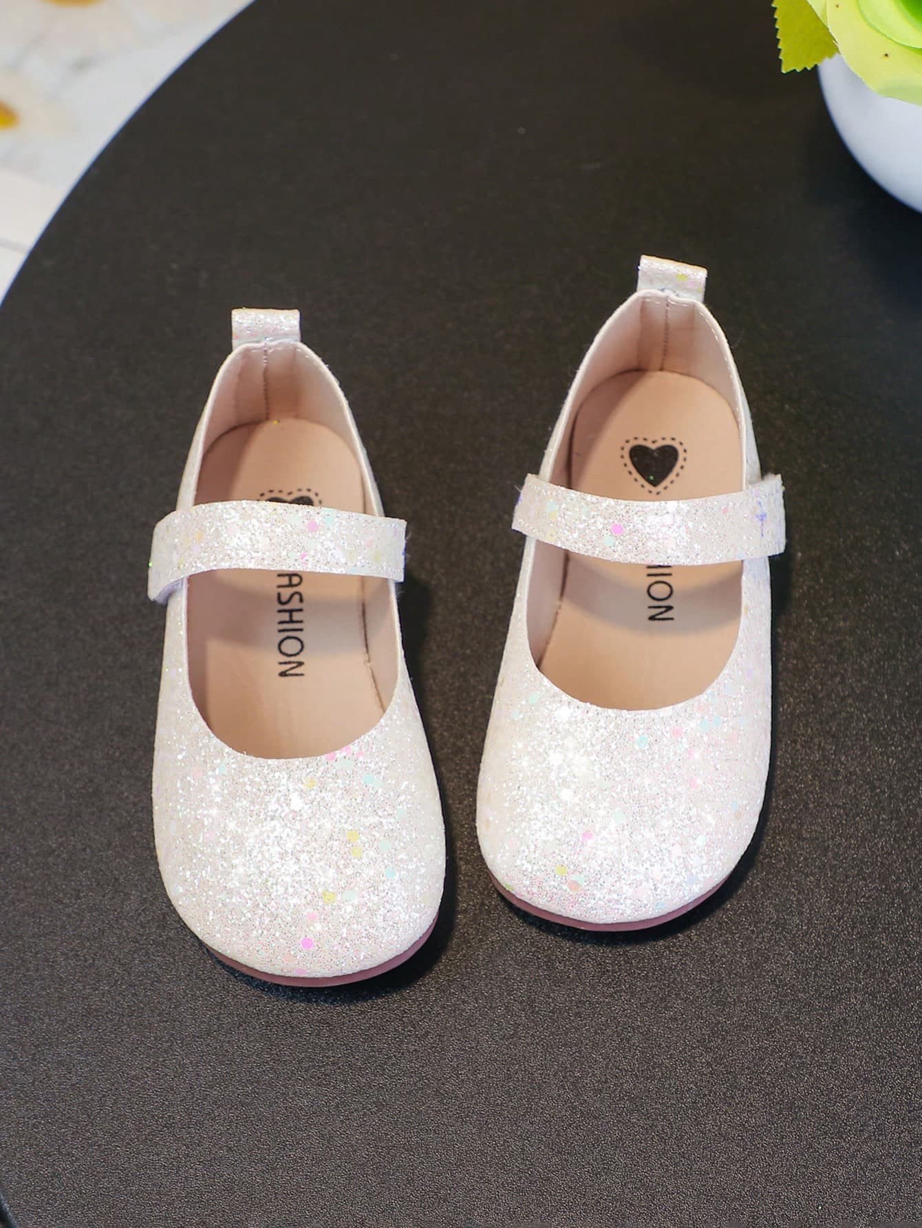 1 Pair Girls' Glitter Material Cute Fashion Design Children Flat Shoes, Cute Square Toe Shoes, Quality Material Soft Breathable Lightweight Comfortable, Suitable For Girls, Toddlers, Elementary Students, Outdoor, Parties, Holidays, Vacation (Please Refer To The Product Foot Length Chart To Select The Appropriate Size Before Ordering To Avoid Size Deviation)