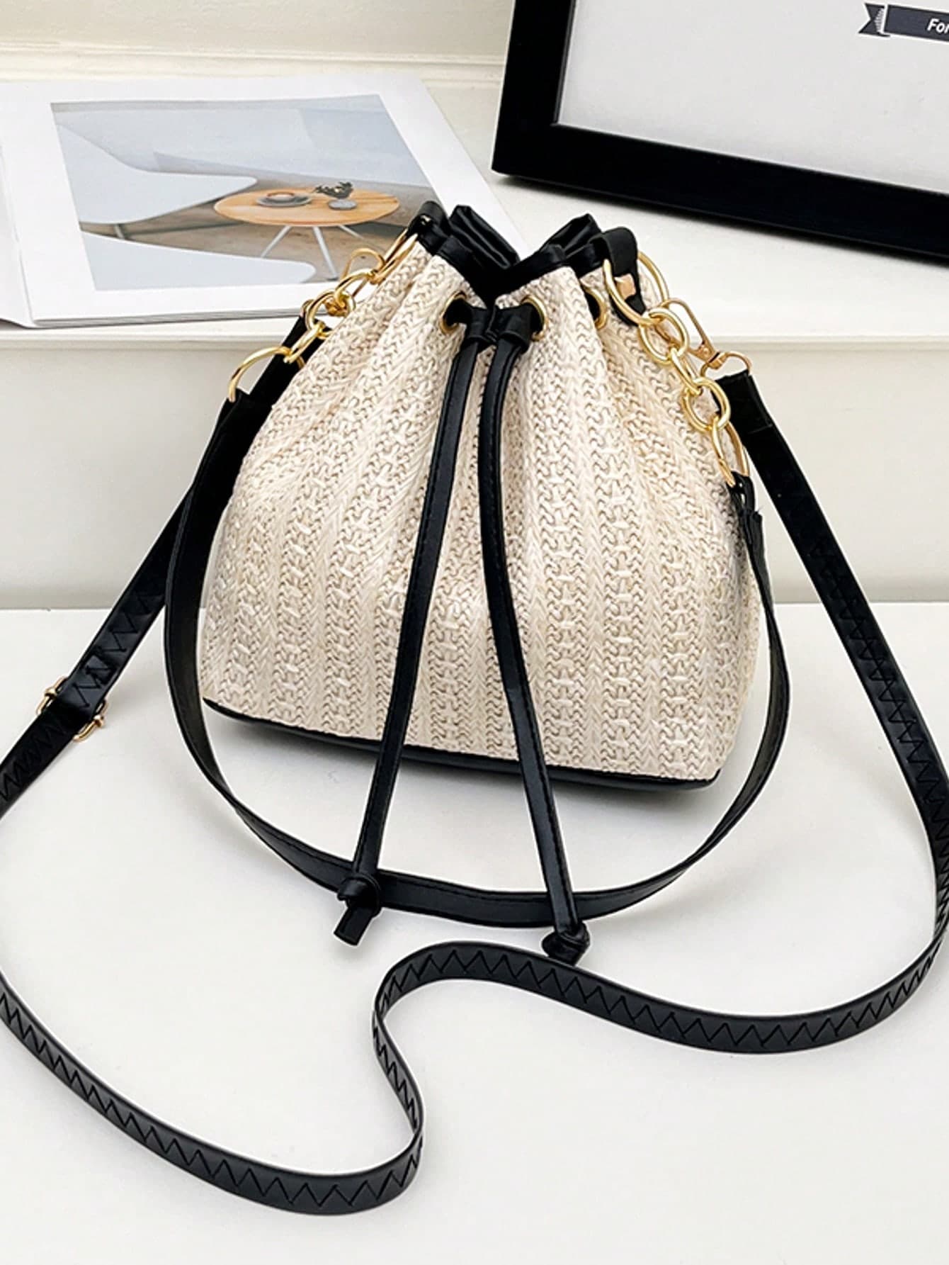 Women's Shoulder Bag, 2026 Spring/Summer New Wheat Straw Woven Black & Beige Crossbody Bag, Metal Chain Bucket Bag, Beach Holiday, Festival Party, Women's Holiday Gift
