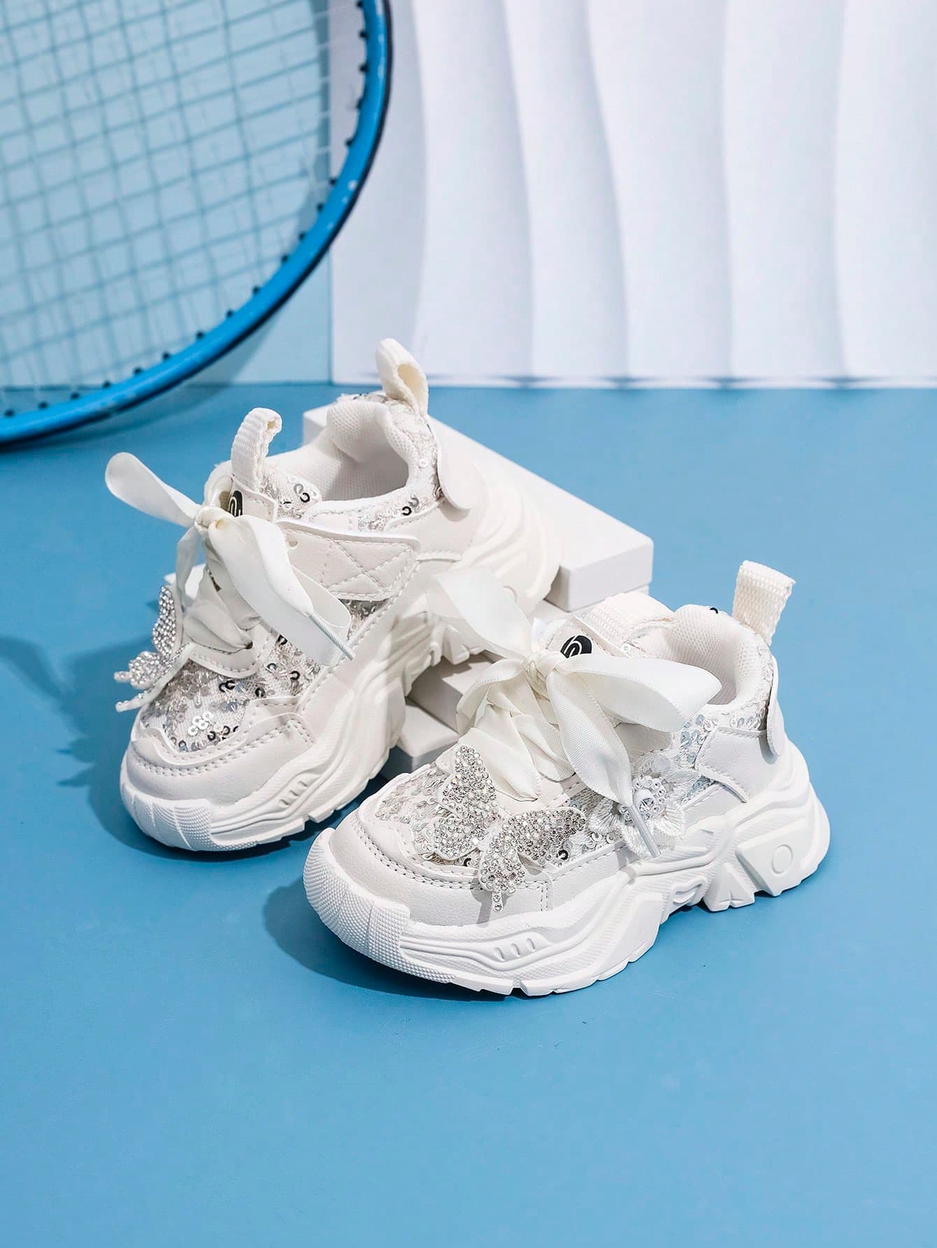 1 Pair Vintage Style Cute Sport Shoes For Toddler Girls, Low-Cut Casual Sneakers With Adjustable Laces And Hook And Loop Closure, Comfortable Lightweight Non-Slip Rubber Sole, Suitable For Play, Party, Wedding, Made Of Fabric And Textile Lining, Fashionable Outdoor Sports Shoes For All Season
