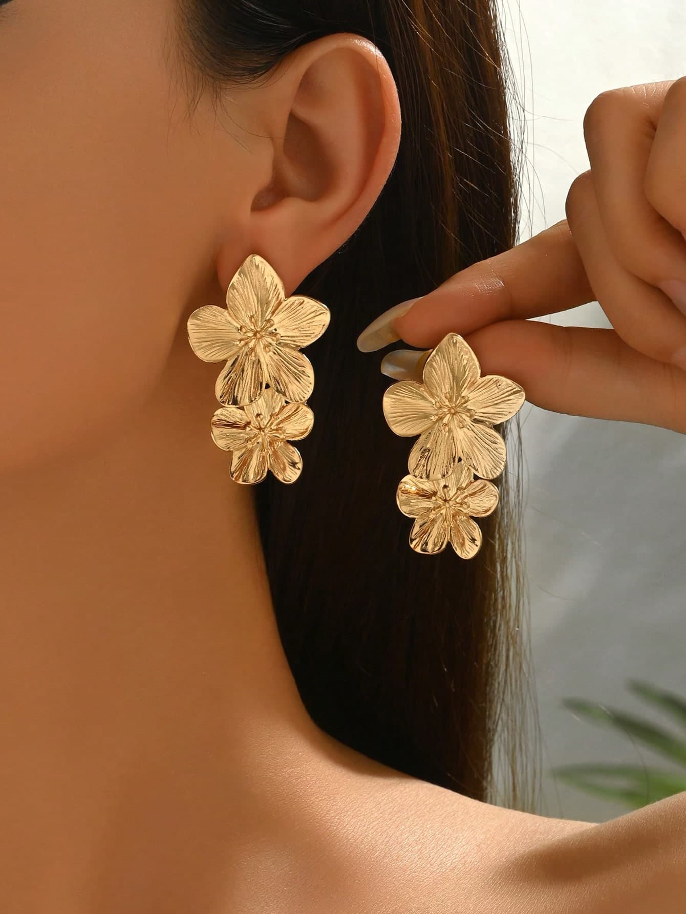 1 Pair Vintage Elegant Golden Flower Stud Earrings, Casual Wear Gift For Friends