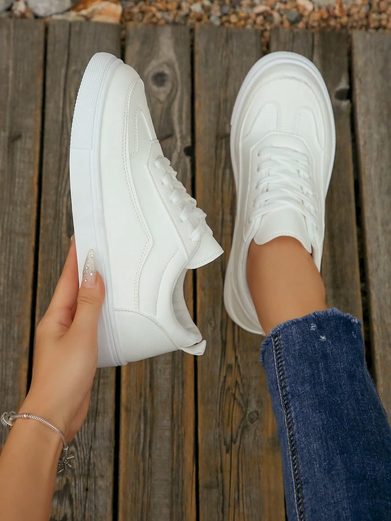 1 Pair Women's Casual Lace-Up Low-Top PU Sneakers, Sports Style, Outdoor Skateboard Shoes