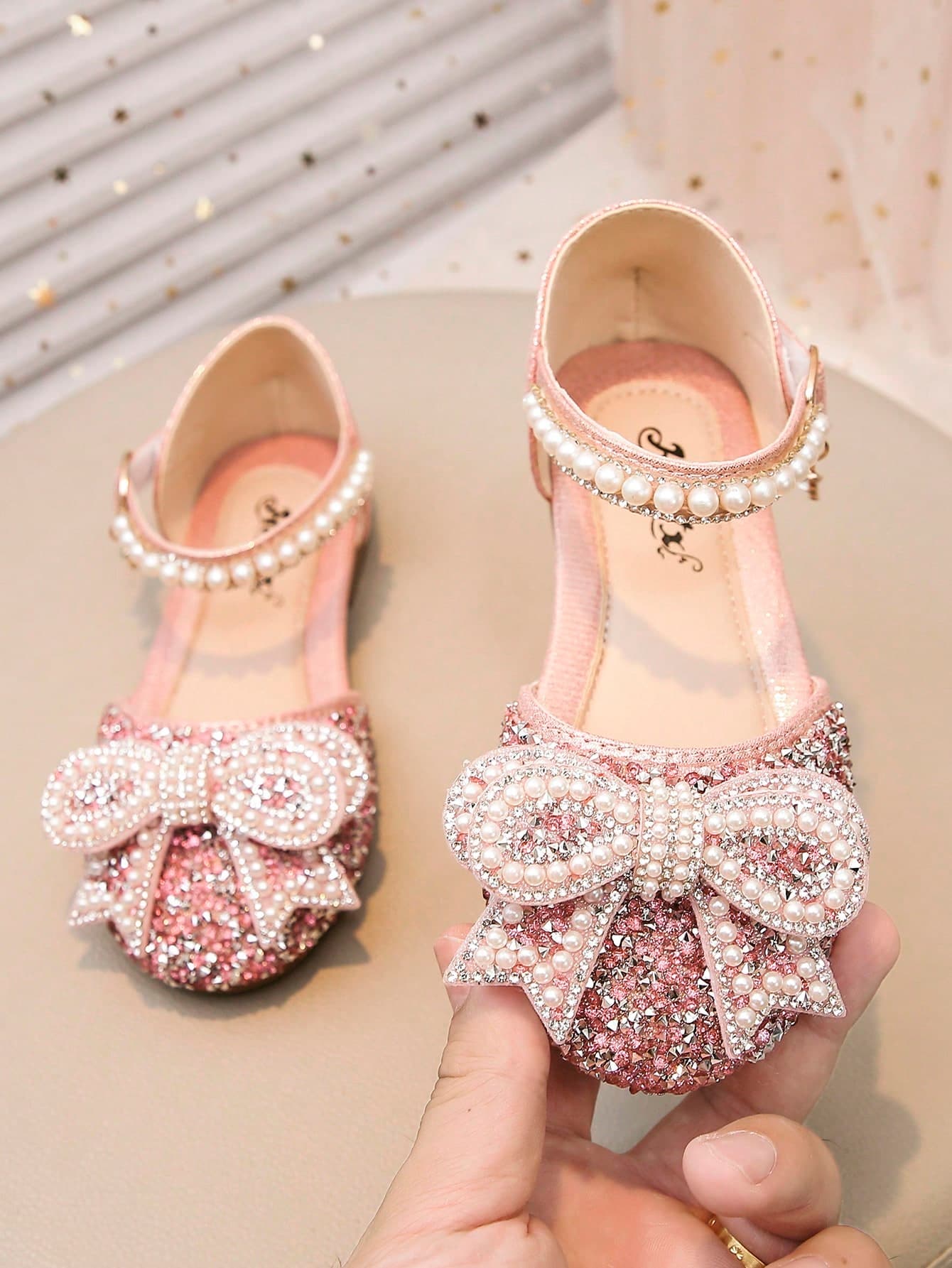 1 Pair Fashion Princess Shoes For Girls, Summer New Design With Bowknot Buckle, Closed Toe And Rhinestone Decor, Suitable For Outdoor Activities, Parties And Various Occasions