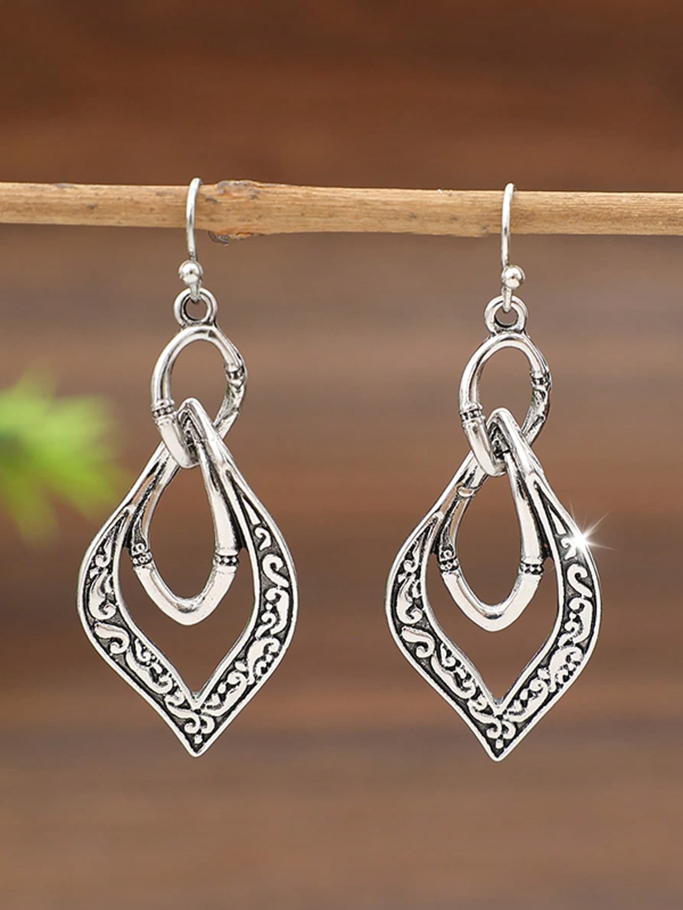 1 Pair Minimalist Vintage Bohemian Style Hollow Carved Metal Earrings