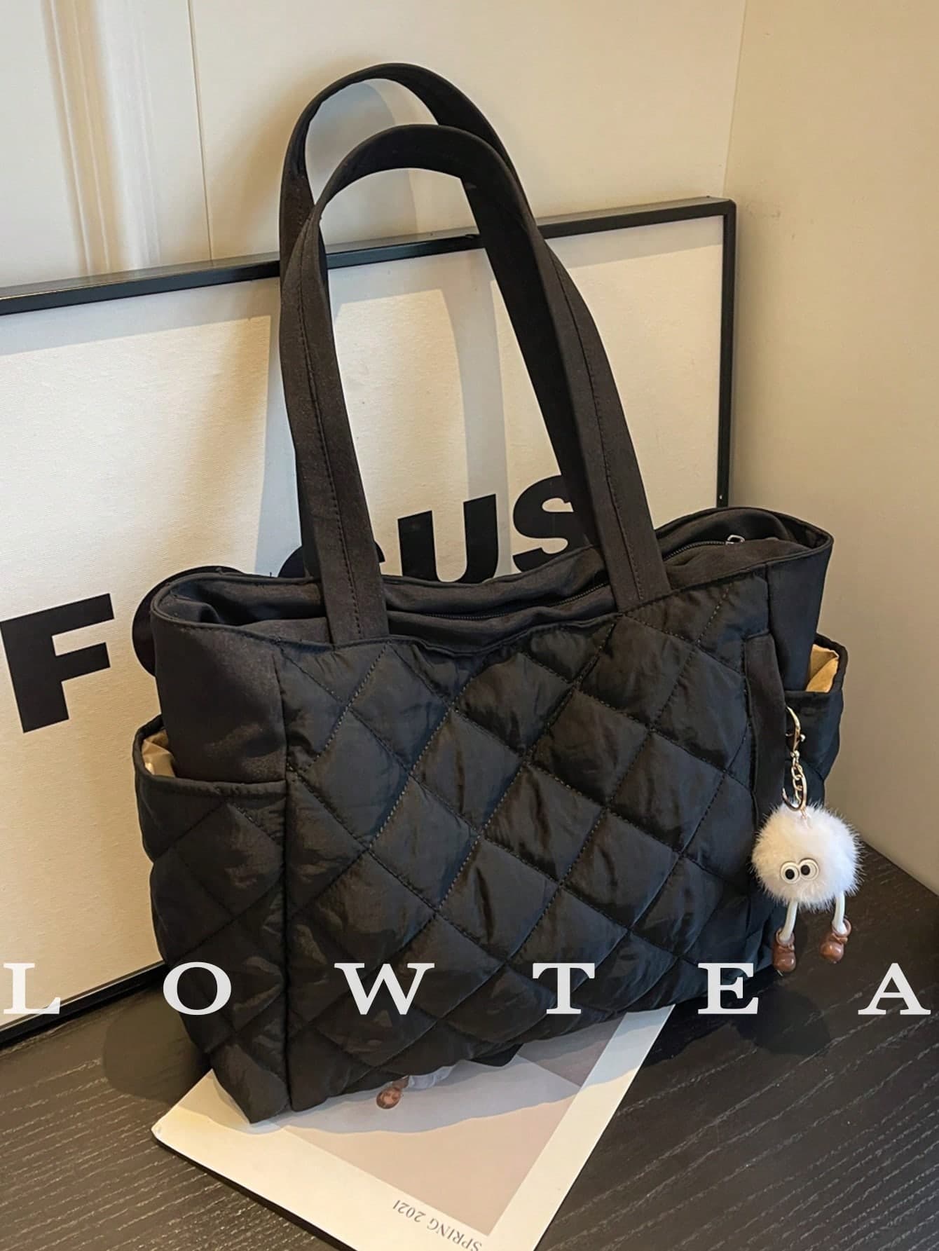 New Large Capacity Diamond Quilted Dual Handle Women's Shoulder Bag, Lightweight And Portable, Suitable For Summer Outdoor Travel, Comes With Pendant Accessory (Sold With Pendant)
