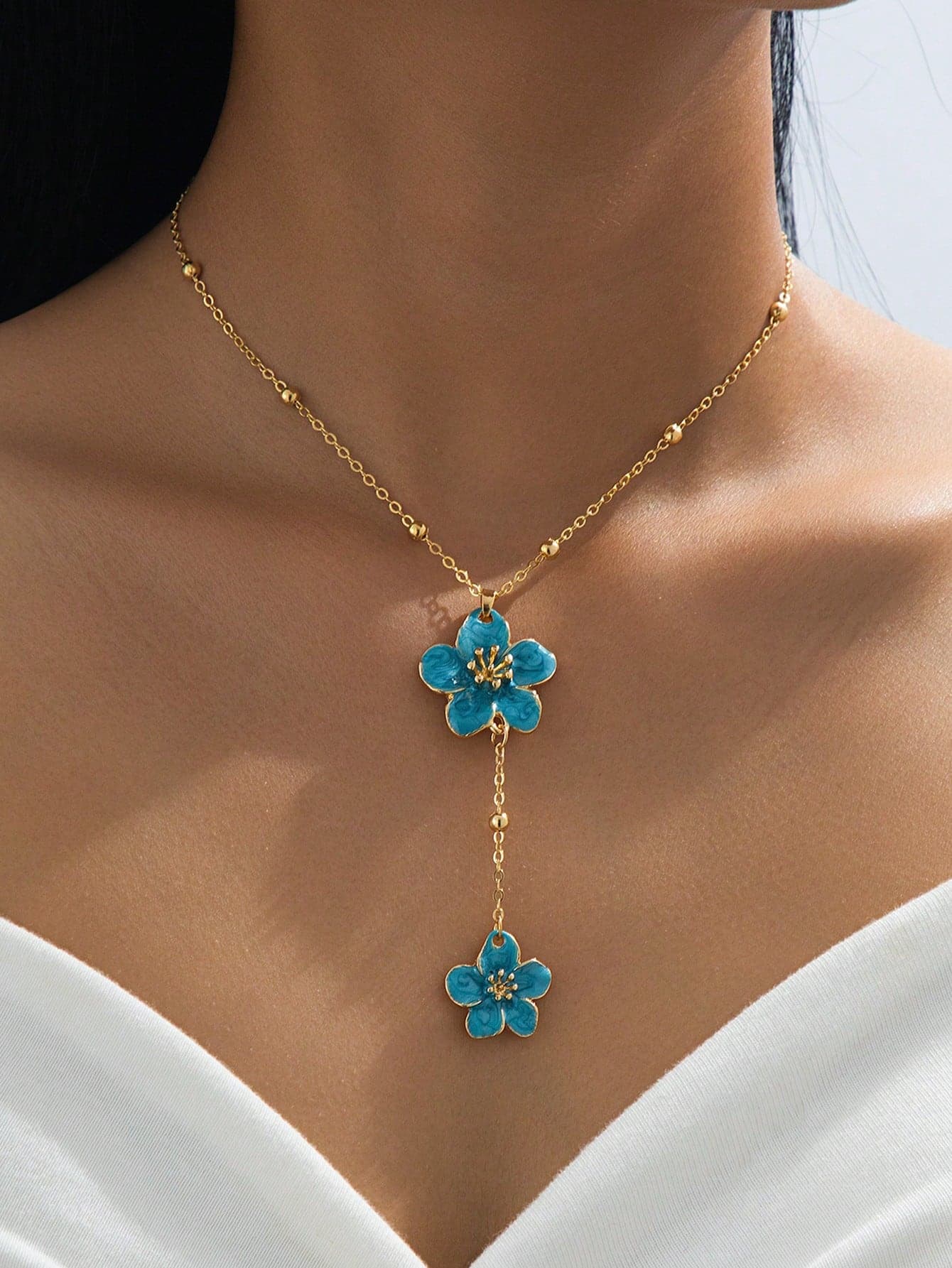 1pc Handmade Elegant Blue Layered 5-Petal Flower Pendant Necklace For Women (No Gift Box. Due To Handcrafted Cutting, The Number Of Beads On The Chain Is Random, But The Final Length Remains Fixed And Does Not Affect The Wearing Effect)