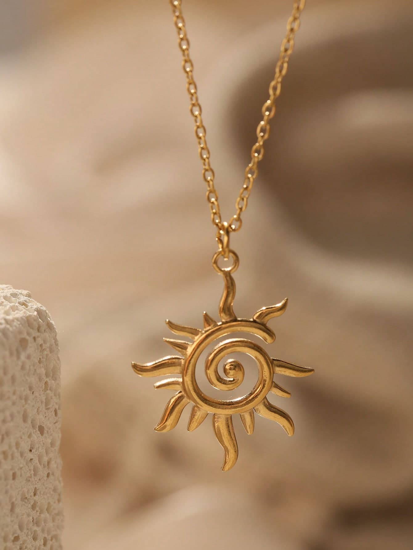 1pc Simple 18k Gold Plating Stainless Steel Sunburst Sun Ray Delicate Pendant Women Necklace Sprial Pendant Collarbone Chain For Women Summer Wear