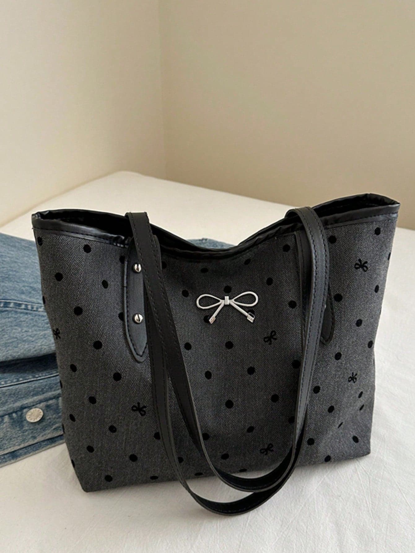 Minimalist Fashion Large Capacity Handbag, Decorated With Bow, Zipper Opening, Lightweight Solid Color Dual Handle Shoulder Bag. Suitable For Women's Daily Life, Casual Commute, Work And Student Use.
