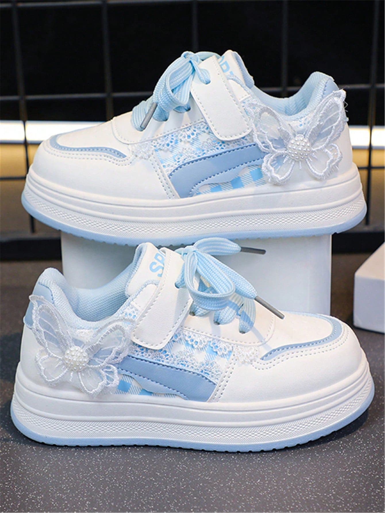 1 Pair Girls' Fashion Soft Bottom Bow Pendant Pu Hook And Loop Outdoor Non-Slip Wear-Resistant Academy Style Cute Flat Sports Shoes, Suitable For All Seasons