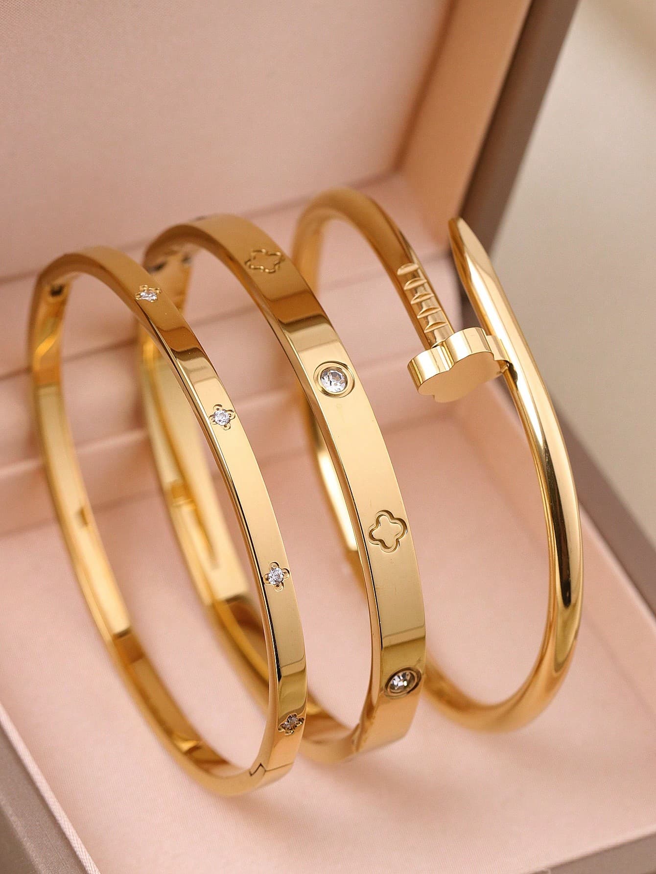 3pcs/1pc Fashion 18K Gold Plated Stainless Steel Clover Stud Bracelet, Suitable For Women Party, Daily Wear, European And American Style, Personalized, Elegant, Luxurious Cubic Zirconia Bracelet, Wedding Jewelry Set, Gift For Girls, Women, Relatives, Friends, Exquisite Wedding, Birthday, Valentine's Day Gift
