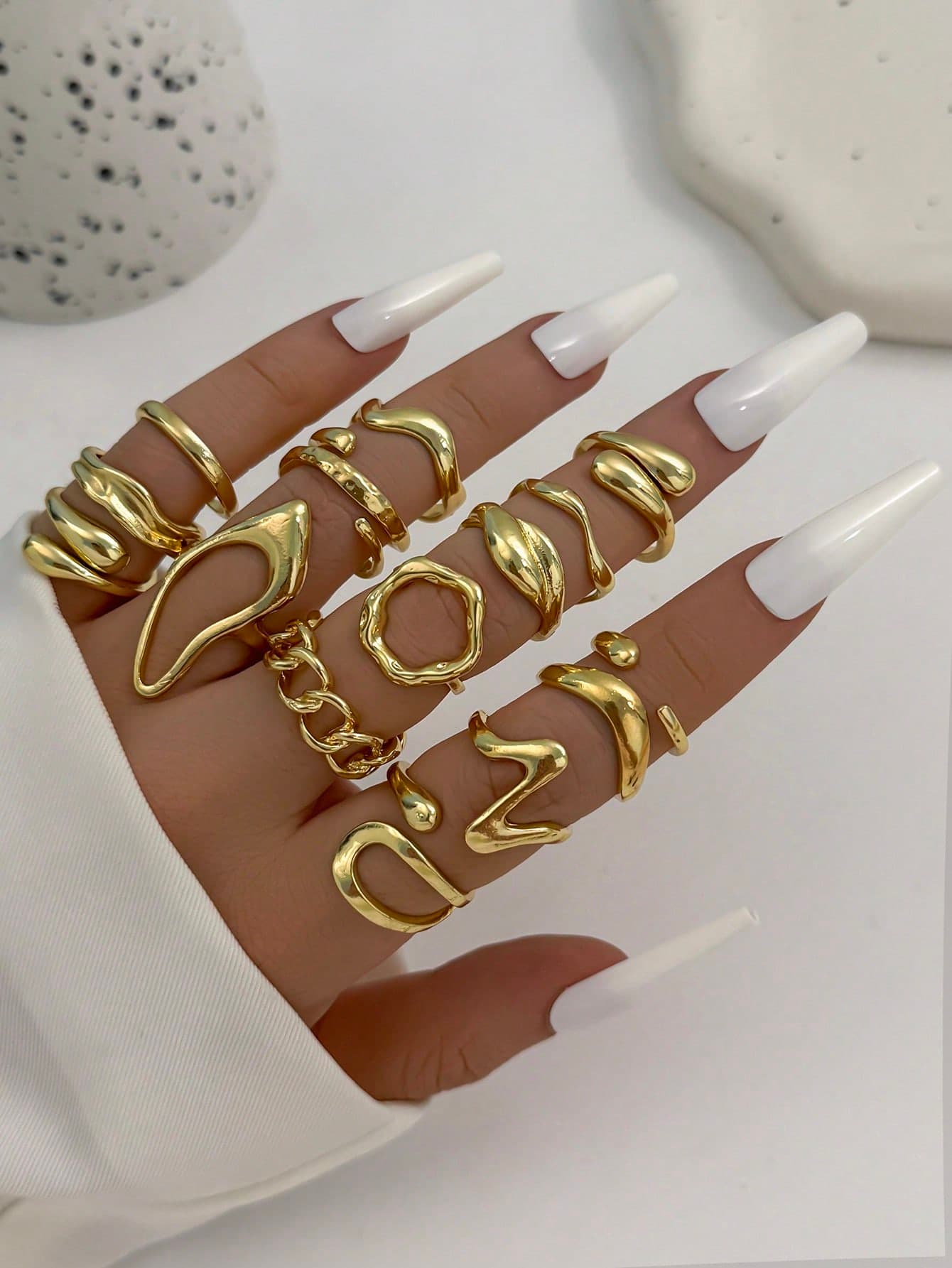15pcs Vintage French Asymmetrical Hollow Smooth Rings, Multi-Element Lava Line Asymmetrical Stackable Ring Set For Women