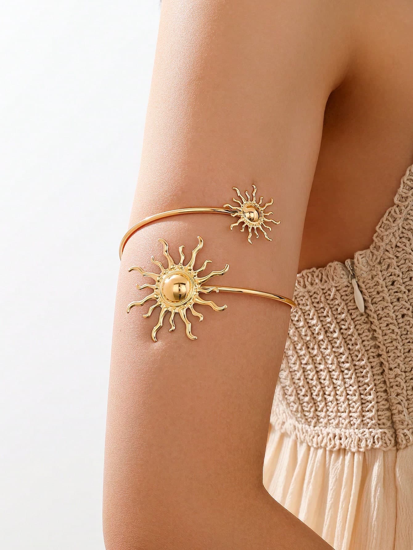 1pc Fashionable Minimalist Gold Metal Sun Arm Cuff, Versatile Accessory Suitable For Women, Vacation Wear