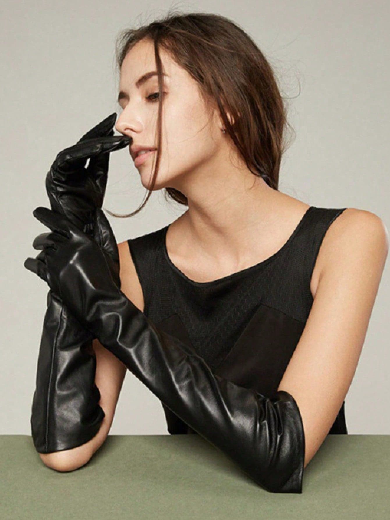 1 Pair Sexy Patent Leather Long Gloves, Cosplay Tight Fitting Gloves, European And American Pole Dance Performance Gloves, PU Leather Gloves (Low Elasticity Stiff Material)