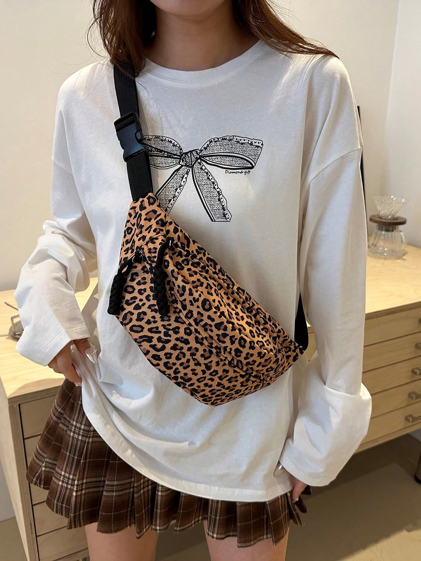 Fashionable Leopard Print Nylon Crossbody Bag Solid Color Shoulder Bag Women's Casual Shoulder Bag, Suitable For Outdoor Sports Fashionable Leopard Print Bag Autumn/Winter Stylish Leopard Print Women's Wallet