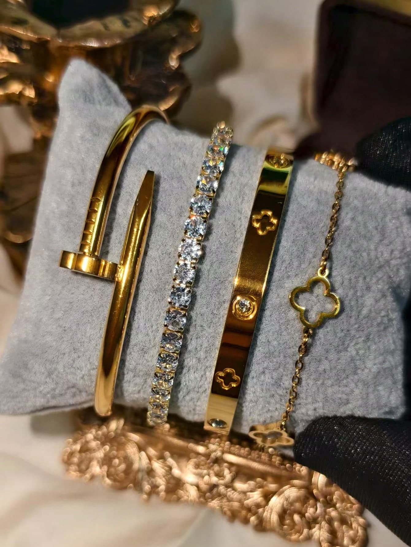 4pcs Luxury Stainless Steel Rhinestone Clover & Star Bangle Bracelet Set, Vintage Elegant Jewelry Suit For Women, Suitable For Daily Wear, Gift, Party, Fashionable Christmas Present
