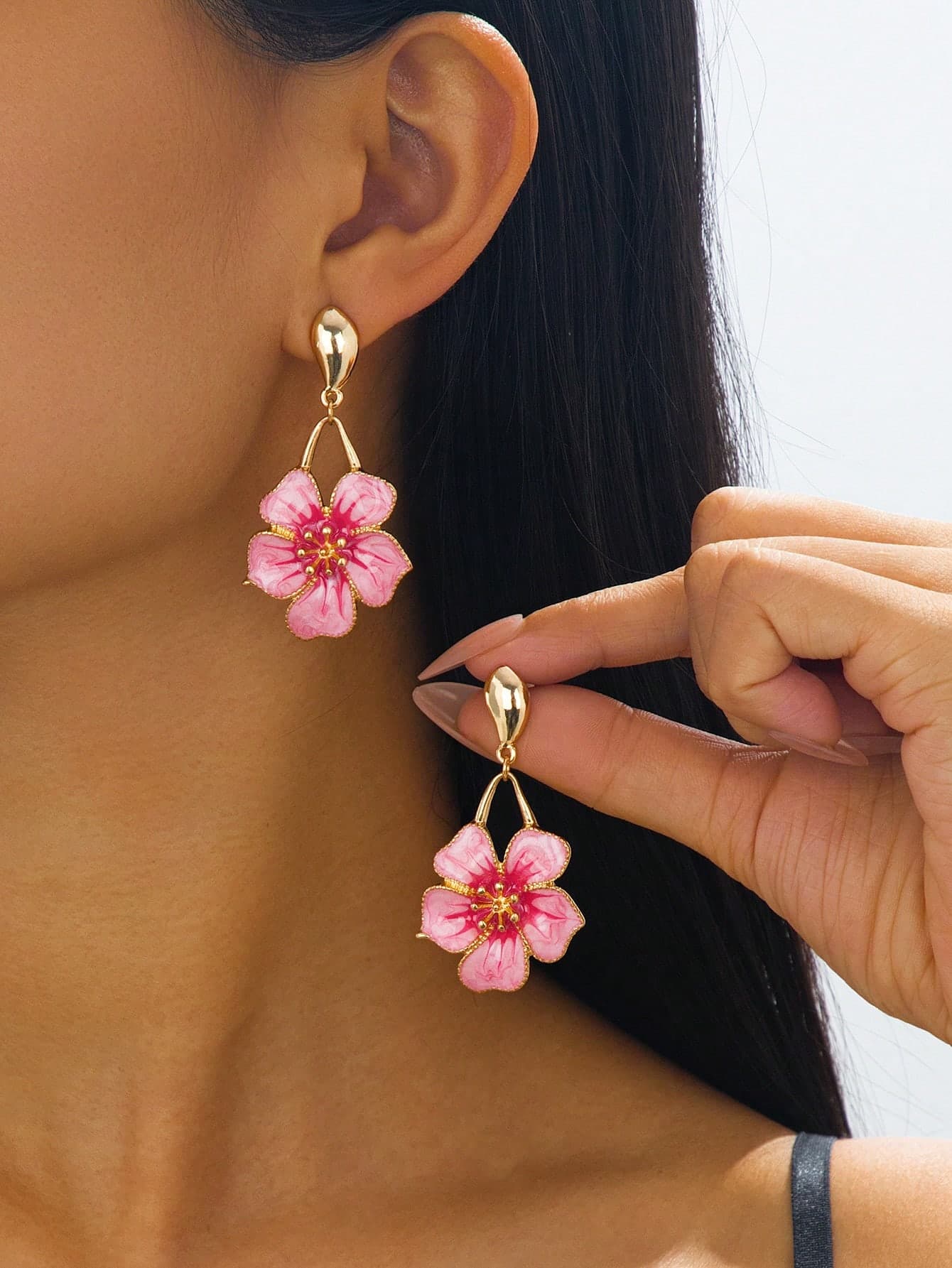 1 Pair Elegant Vintage Handmade Tie Dye Gradient Soft Pink Asymmetrical Five-Petal Flower Pendant Earrings For Women