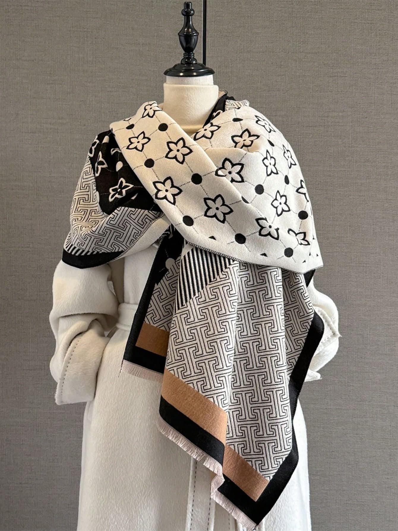 1pc Elegant Clover Pattern Jacquard Scarf, Warm And Fashionable Shawl For Women, Suitable For Air-Conditioned Rooms, Autumn/Winter For Dress