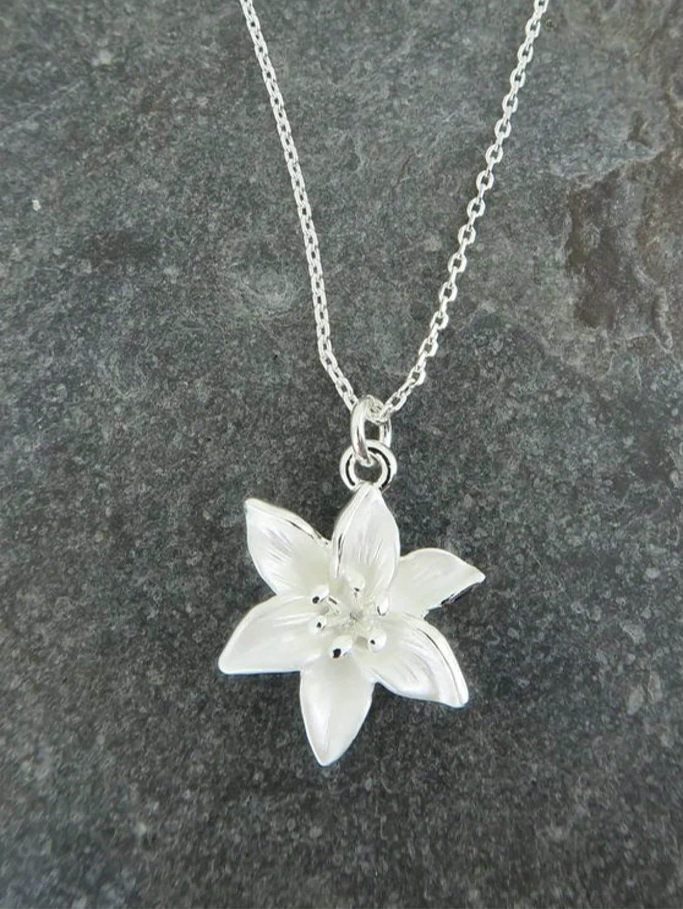1pc Lily White Flower Delicate Silver Pendant Necklace, Floral Necklace Gift For Birthday, Wedding