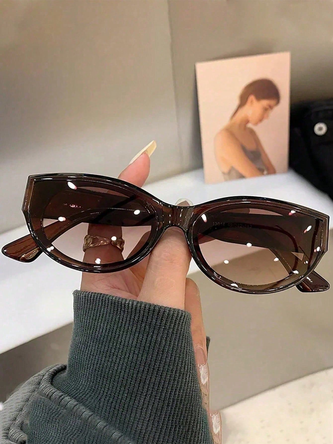 1 Pair European And American Fashion Classic Casual Oval Small Frame Glasses, Elegant And Stylish, Suitable For Women To Wear In Various Seasons, Such As Summer Beach Vacation, Outdoor Activities, Travel, Etc. Casual Cat Eye Frame Design Suitable For Outdoor Wear, Back To School Season And Other Occasions.