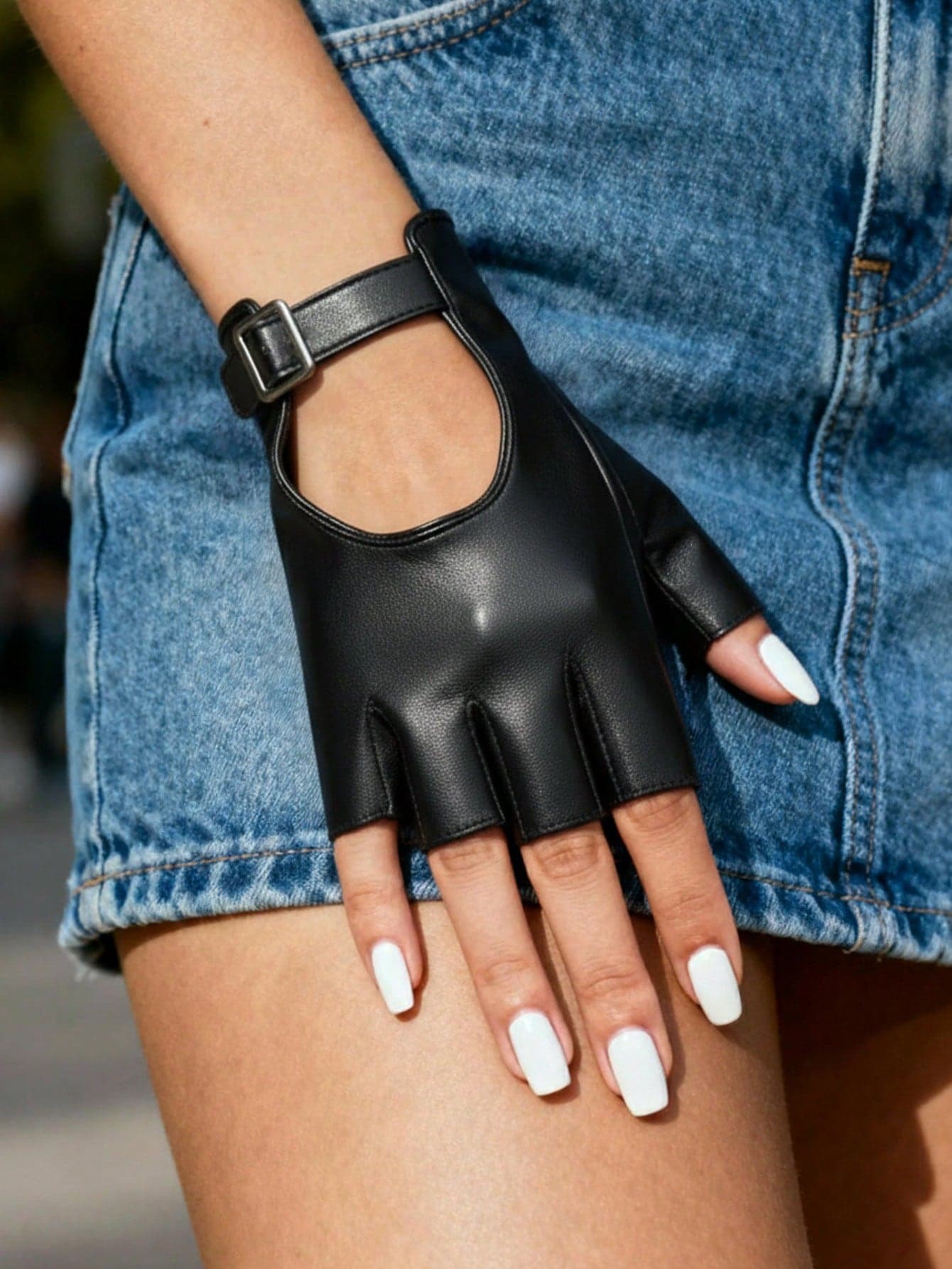1 Pair Women's Black Adjustable Width Half Finger Motorcycle Leather Gloves, Suitable For Motorcycle Riding, Driving, Pole Dancing, Nightclub Dancing, Christmas Outdoor Travel, COSPLAY Solid Color Party Gloves, Elegant And Fashionable, PU Leather Glossy Splicing, Fashionable And Comfortable, Suitable For Sports, Weddings, Vacations, Daily Birthday Parties, Gifts, Singles Parties, All Seasons