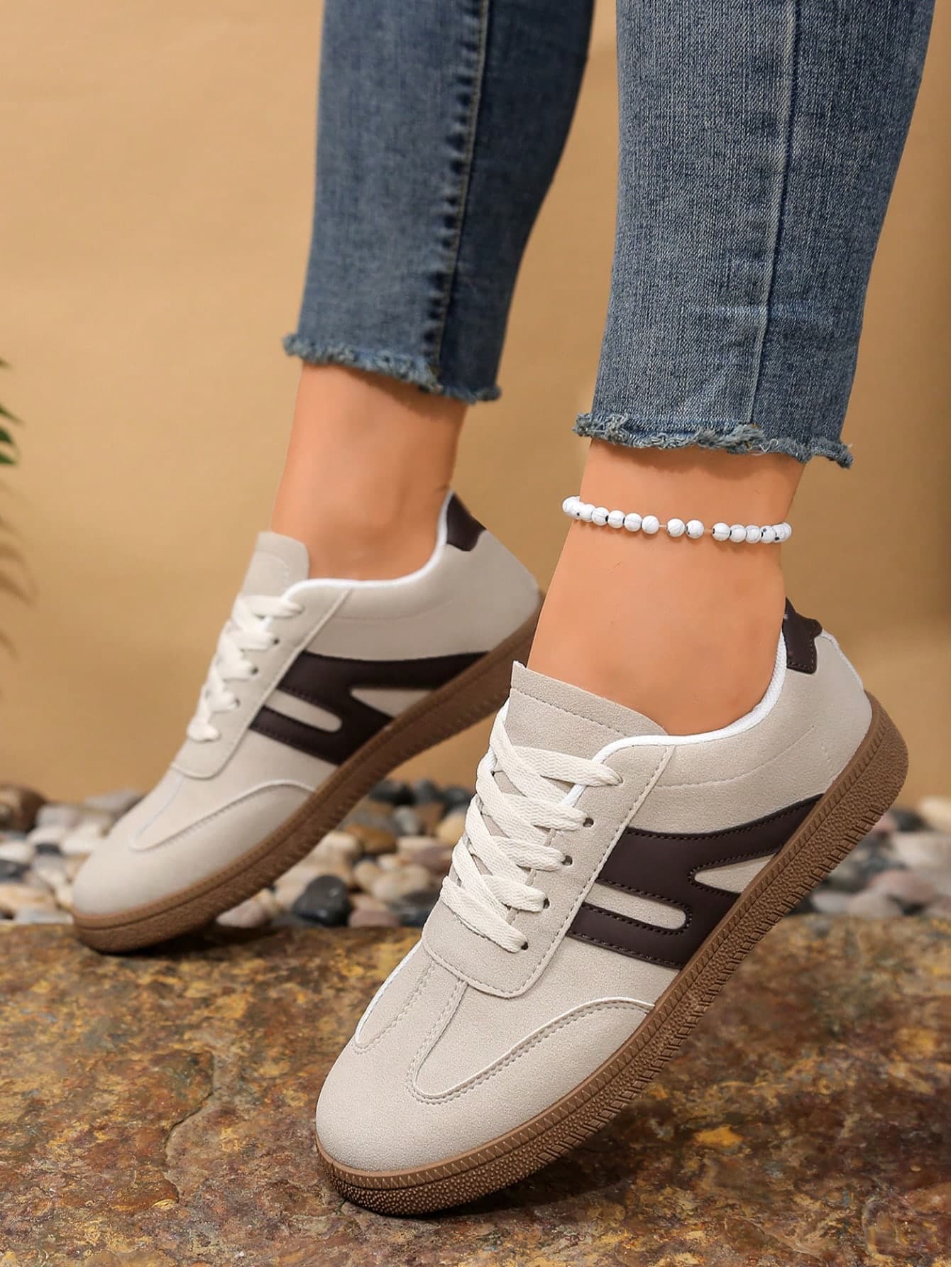 2026 New Women Flat Casual Sneakers, Round Toe Lace-Up Outdoor Versatile Lightweight Trainers, Spring/Autumn, Easy To Clean, Flat Low-Top Casual Shoes, Contrast Color Sports Casual Shoes, Retro Style Skateboard Shoes, Fashionable All Season