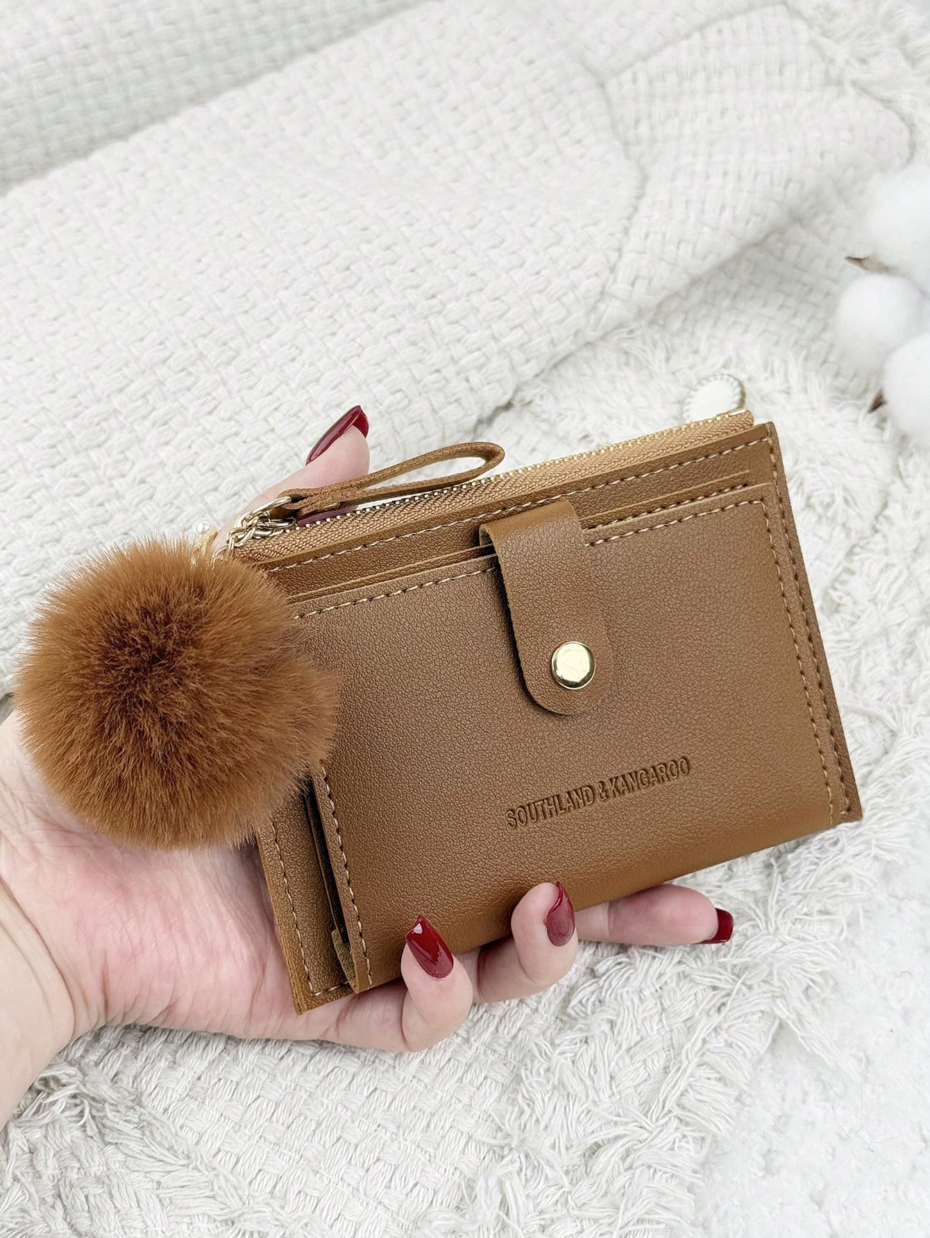 SOUTHLAND&KANGAROO This Foldable Small Wallet With Pom-Pom Charm And Apricot Letter Detail Is Lightweight And Portable, Can Be Used As A Credit Card And Key Holder, Stylish And Cute, Suitable As A Birthday Gift, Christmas Gift, Anniversary Gift, Gift For Female Friends, Also Suitable For Business Occasions, Anniversary, Christmas, Valentine's Day, Birthday Gift, Gift For Loved Ones, Gift For Female Friends, Gift For Girls, Gift For Ladies, Gift For Students, Also Suitable For School Dorms
