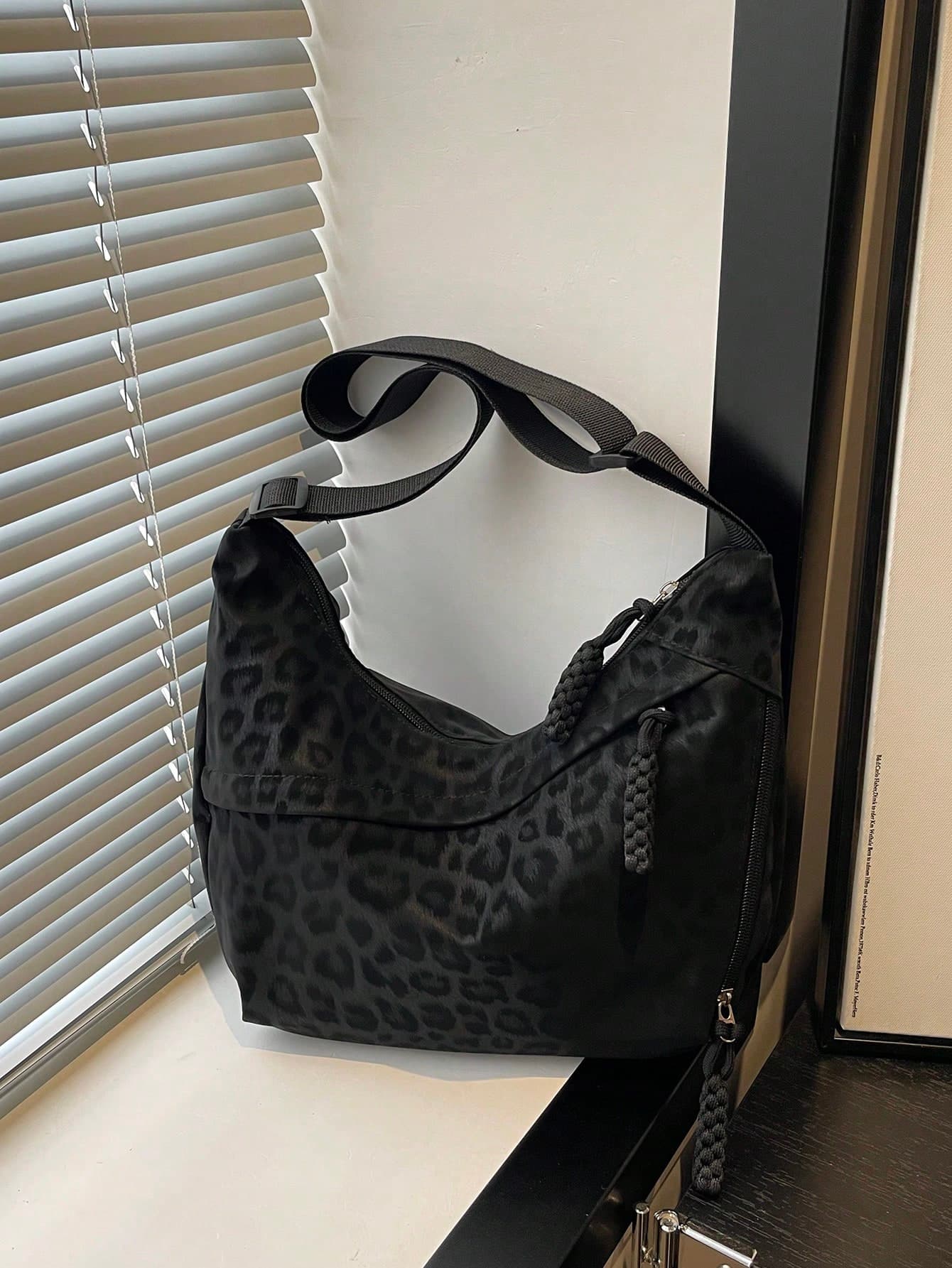 2025 Autumn/Winter New Korean Fashion Versatile Leopard Print Personalized Shoulder Underarm Crossbody Handbag For Women