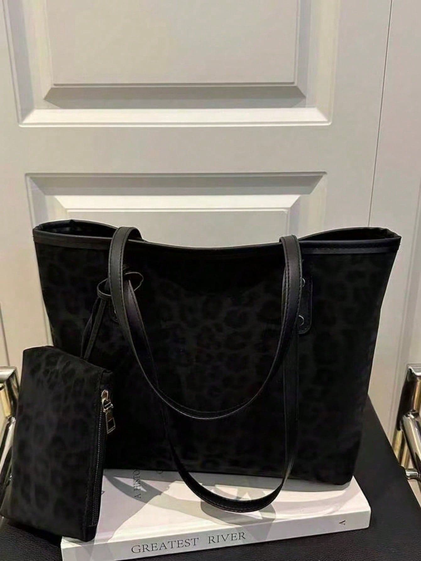 2 Pcs Women's Large Capacity Leopard Print Handbags, Fashionable Retro PU Shoulder Bags, Suitable For Female College Students, Beginners And Office Ladies, Can Be Used For Office, University, Work, Business, Commuting, Outdoor, Travel, Hiking And Other Occasions. Also Available Leopard Print Women Bags, Leopard Print Is Back.