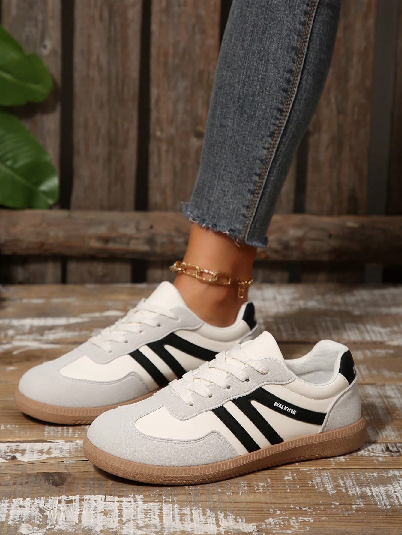 1 Pair Women's Casual Geometric Pattern Flat Round Toe Lace-Up Sneakers, Fashionable & Versatile