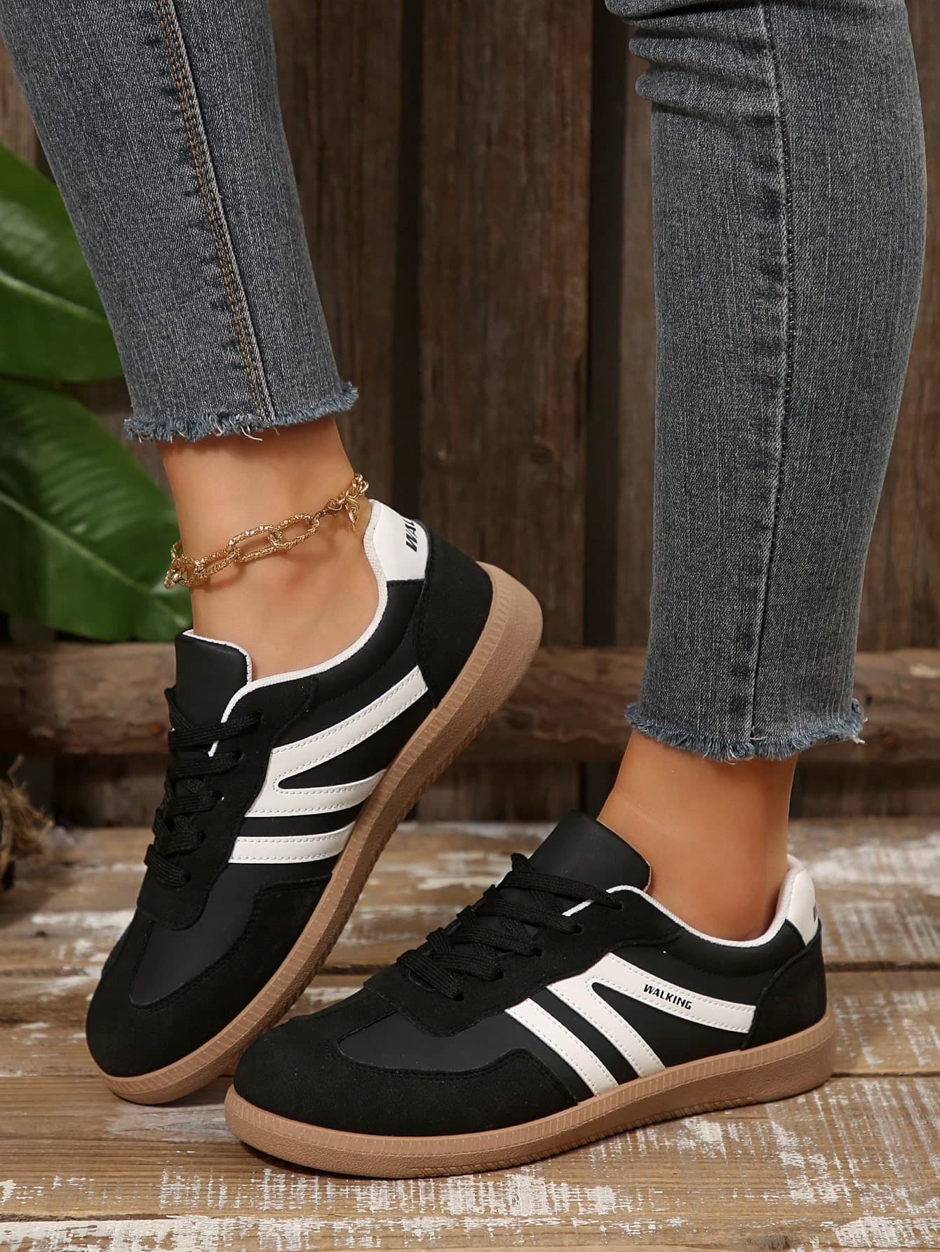 1 Pair Women's Casual Geometric Pattern Flat Round Toe Lace-Up Sneakers, Fashionable & Versatile
