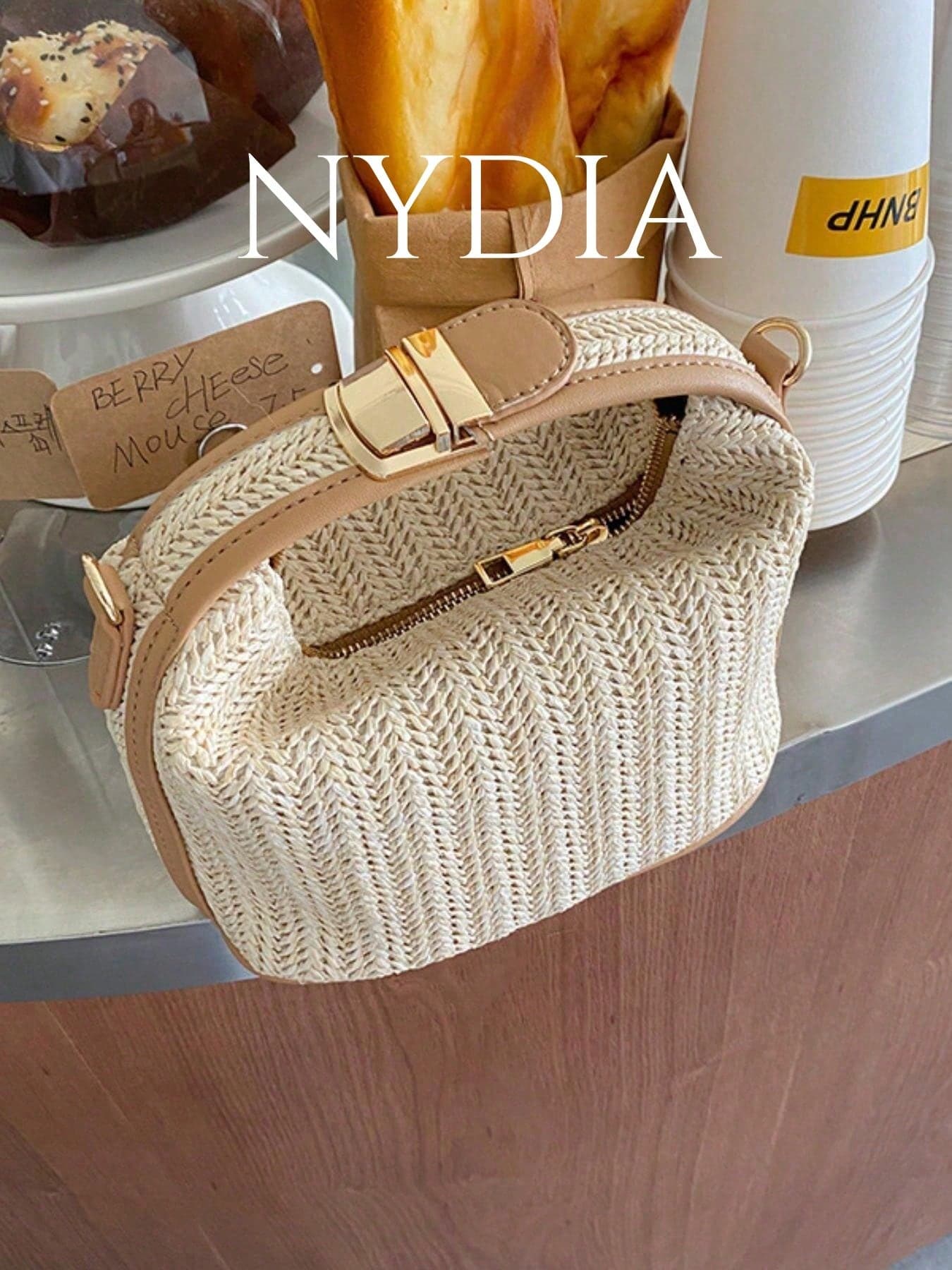 1PC Cream Herringbone Straw Woven Mini Handbag, Light Brown Leather Trim, Metal Square Buckle Flap + Built-In Zipper Compartment, Side Metal Ring For Crossbody Strap, French Vacation Style Woven Storage Bag #HerringboneStrawWovenBag #VacationMiniHandbag #LeatherTrimDesign
