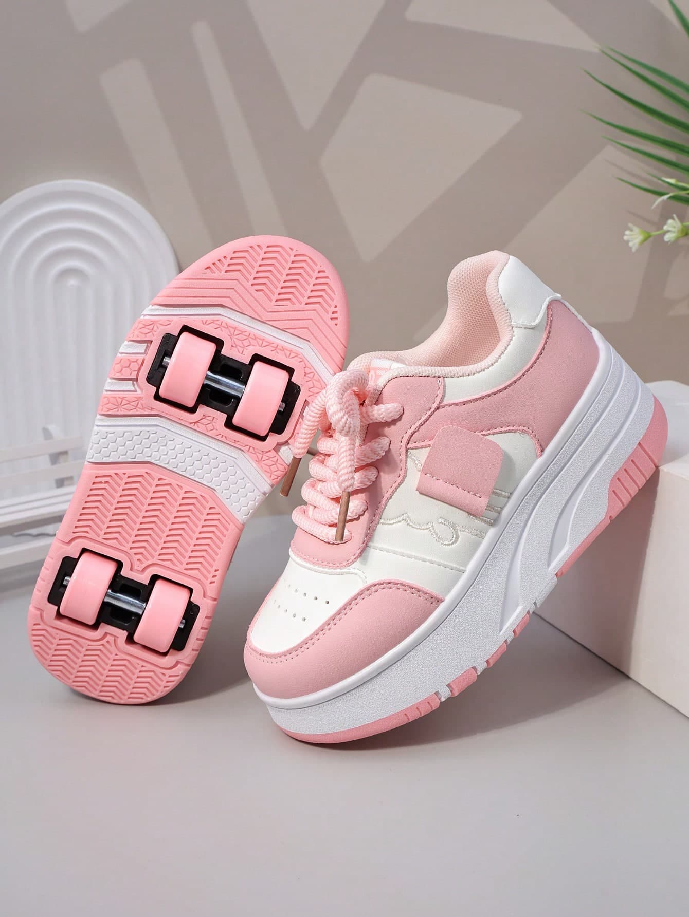 Kids Roller Skate Shoes With 4 Wheels, Detachable Wheeled Sneakers, Lace-Up Heelys Roller Shoes, Fashion Casual Shoes For Boys And Girls