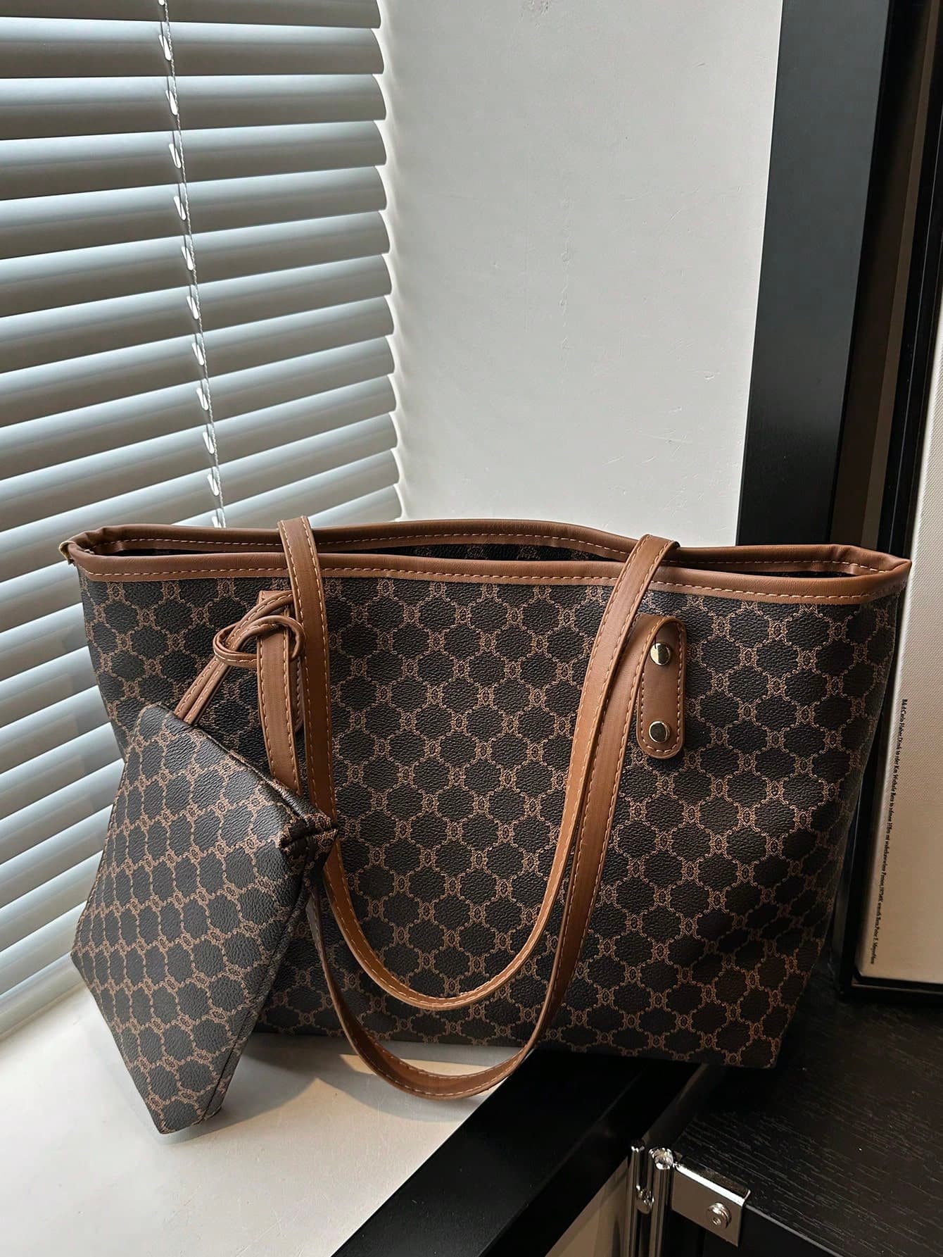 New Minimalist Retro Large Capacity Handbag, Zipper Opening, Lightweight Soft Shoulder Bag. Suitable For Women's Casual Daily Use.