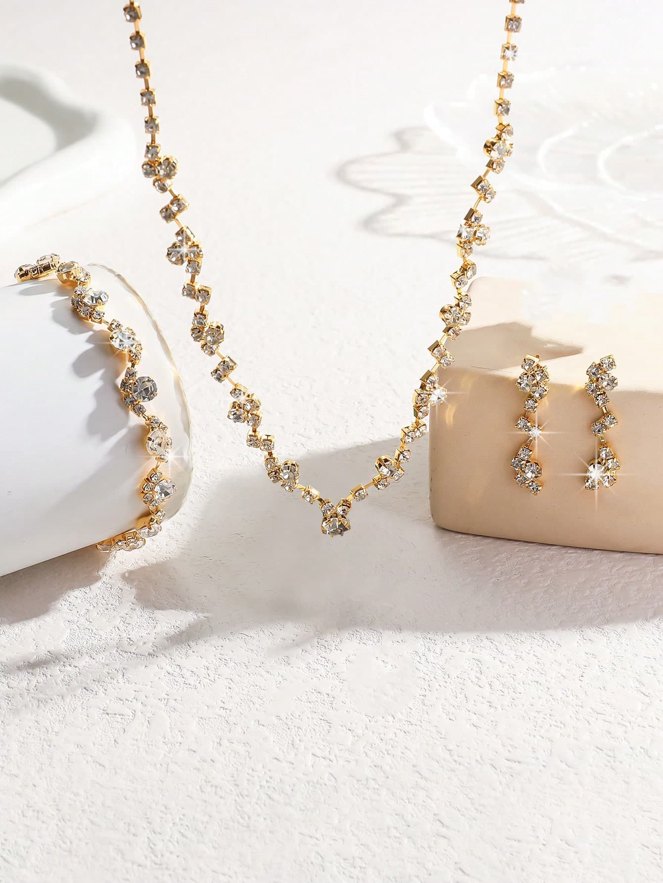 4pcs Fashion Jewelry Set, Including 1 Necklace, 1 Pair Of Earrings, And 1 Bracelet, Suitable For Women's Daily Wear, As Well As Weddings, Parties And Other Occasions