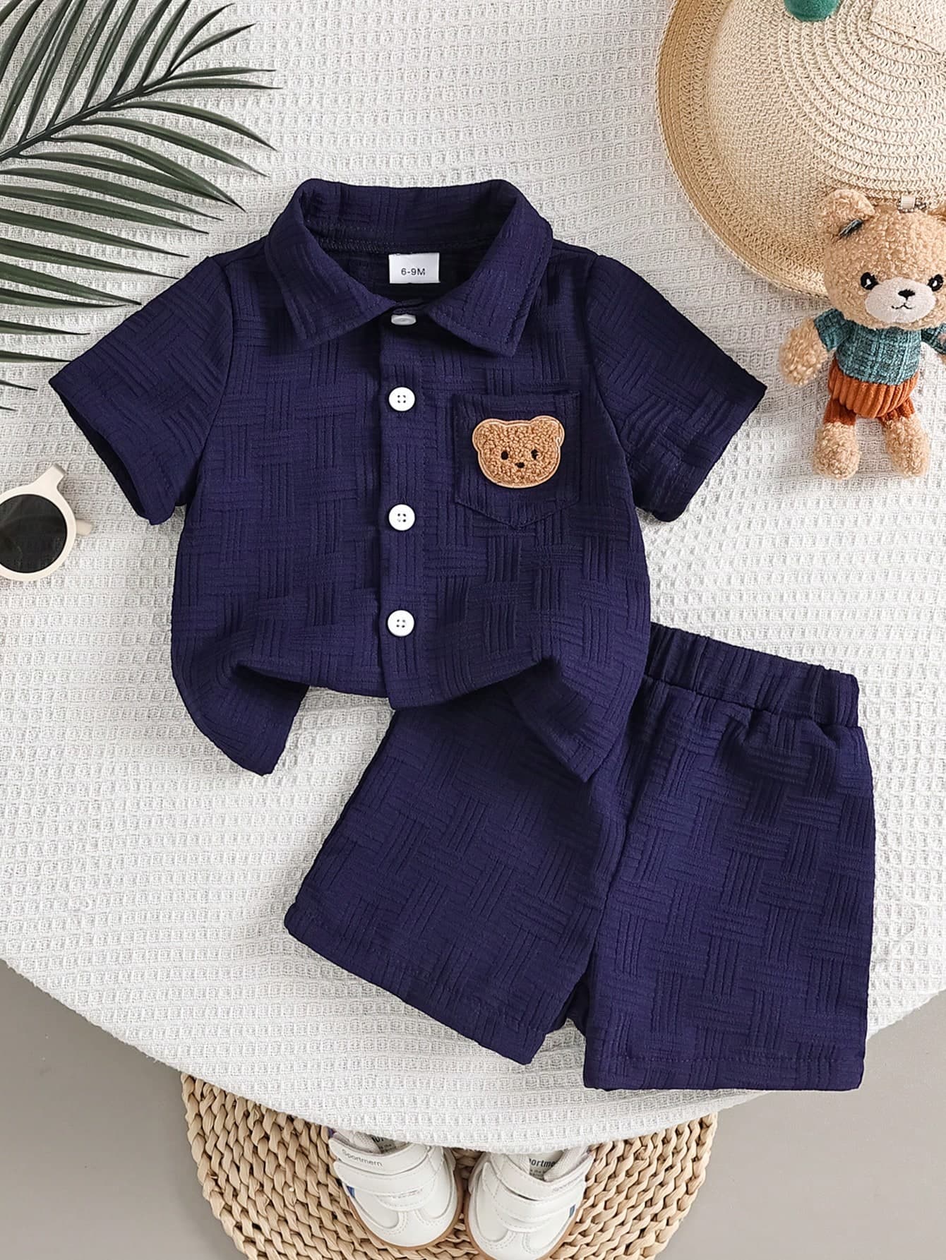 2pcs Baby Boy Street Fashion Set: Textured Pocket Bear Embroidered Shirt And Shorts