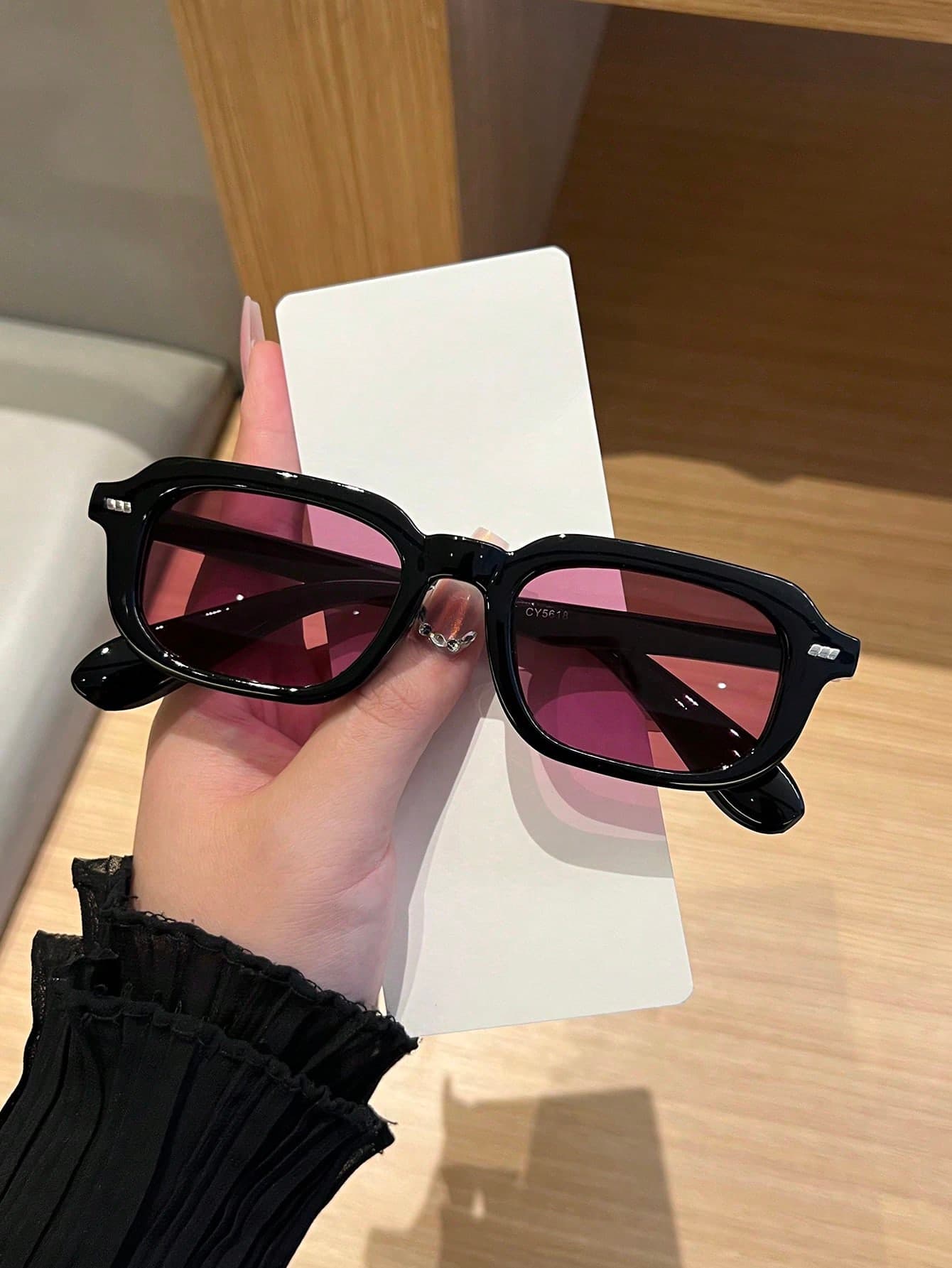 1pc Women's Casual Retro Square Small Frame Black Fashion Glasses, Suitable For Daily Outings, Summer Beach, Decoration, Street Photography