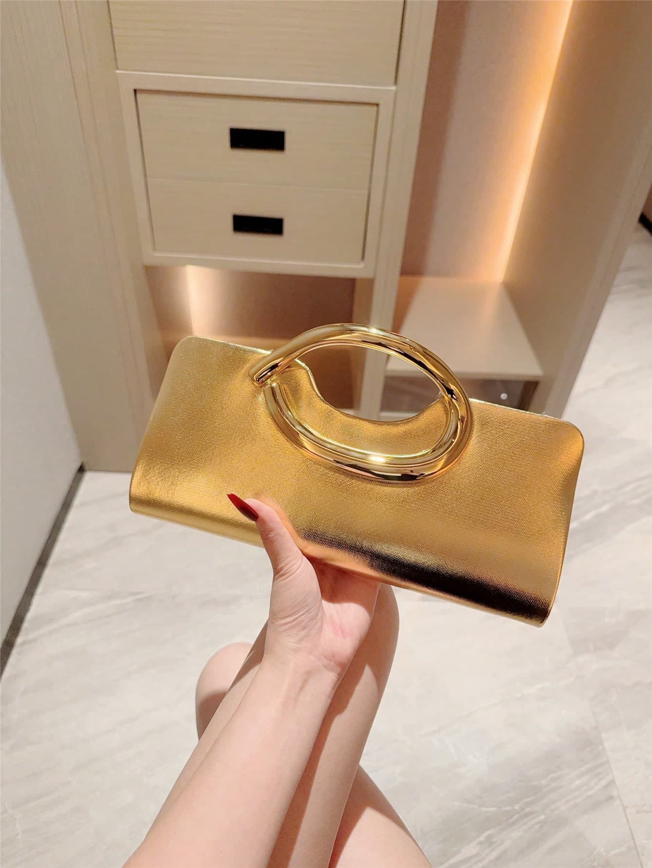 1pc European And American Fashion Metal Decor Mini Box Clutch Bag, High-End Shiny Metal Strip Handbag For Women, Elegant Luxury Evening Bag For Party/Romantic Wedding/Prom/Cocktail/School Dance, PU Leather Clutch With Metal Chain