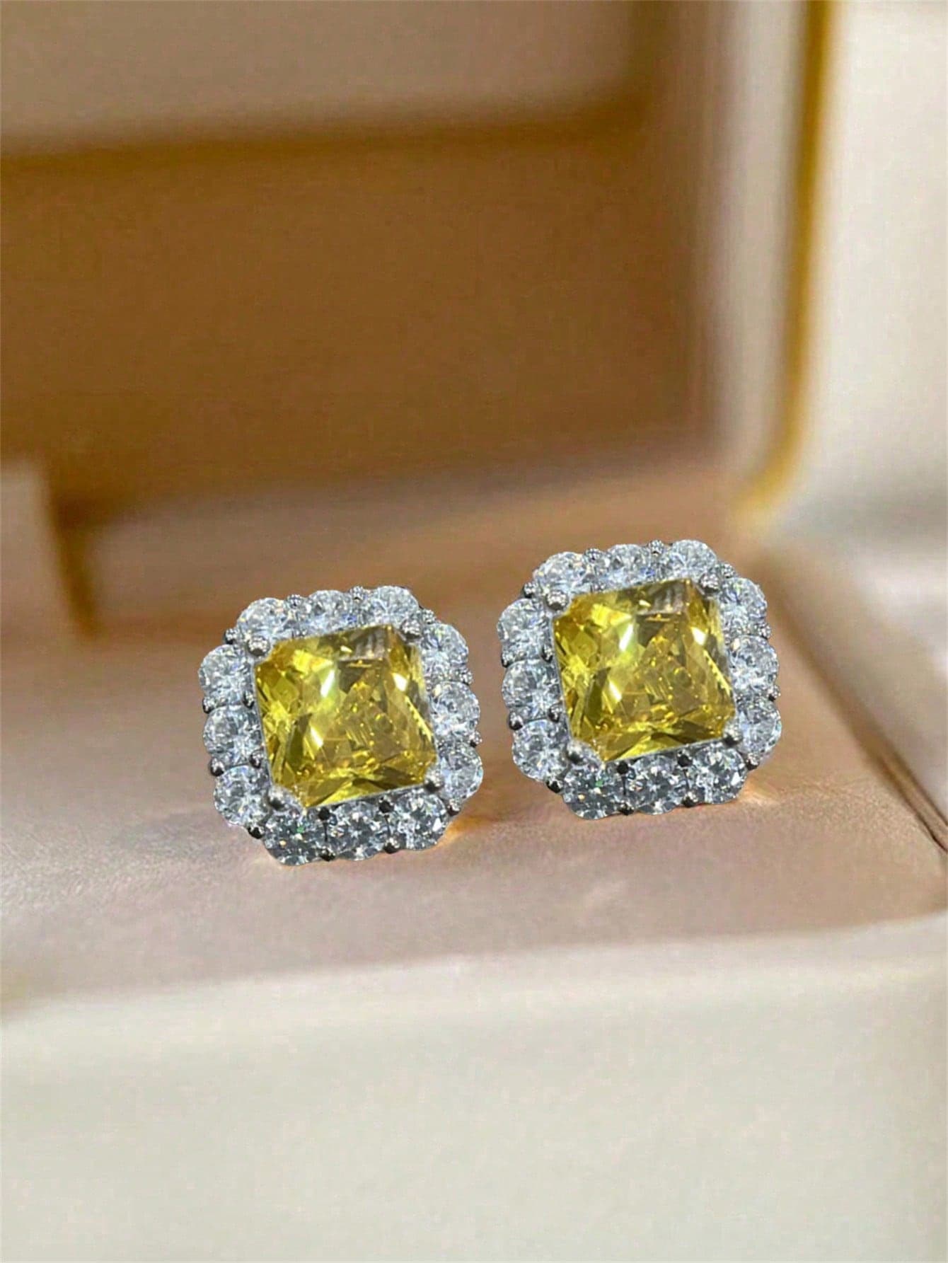 1 Pair Elegant Yellow Cubic Zirconia Stud Earrings, Suitable For Women, Can Be Worn For Weddings, Engagements, Anniversaries, Parties, Valentine's Day And Other Occasions