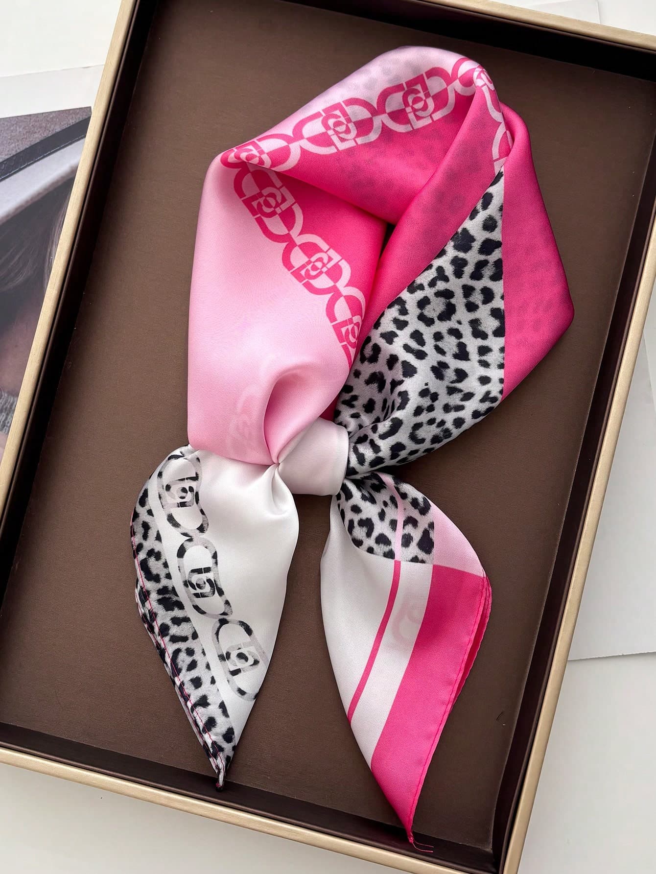 1pc 70cm Leopard Print Scarf For Women, Faux Silk Material, Fashion Versatile, Can Be Used As Headwear Or Neckerchief,Beach,Holiday