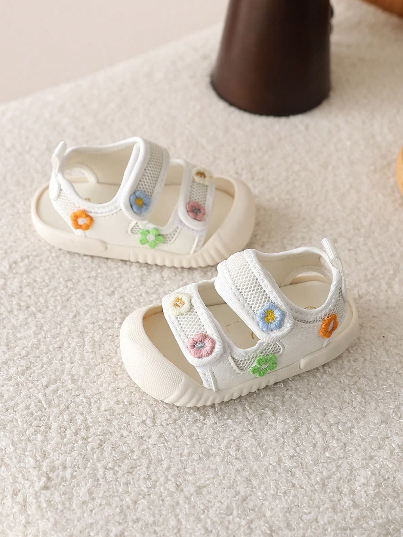 1 Pair Baby Sandals, Sweet & Breathable Soft Bottom Anti-Slip Summer Infant Toddler Girl Walking Shoes