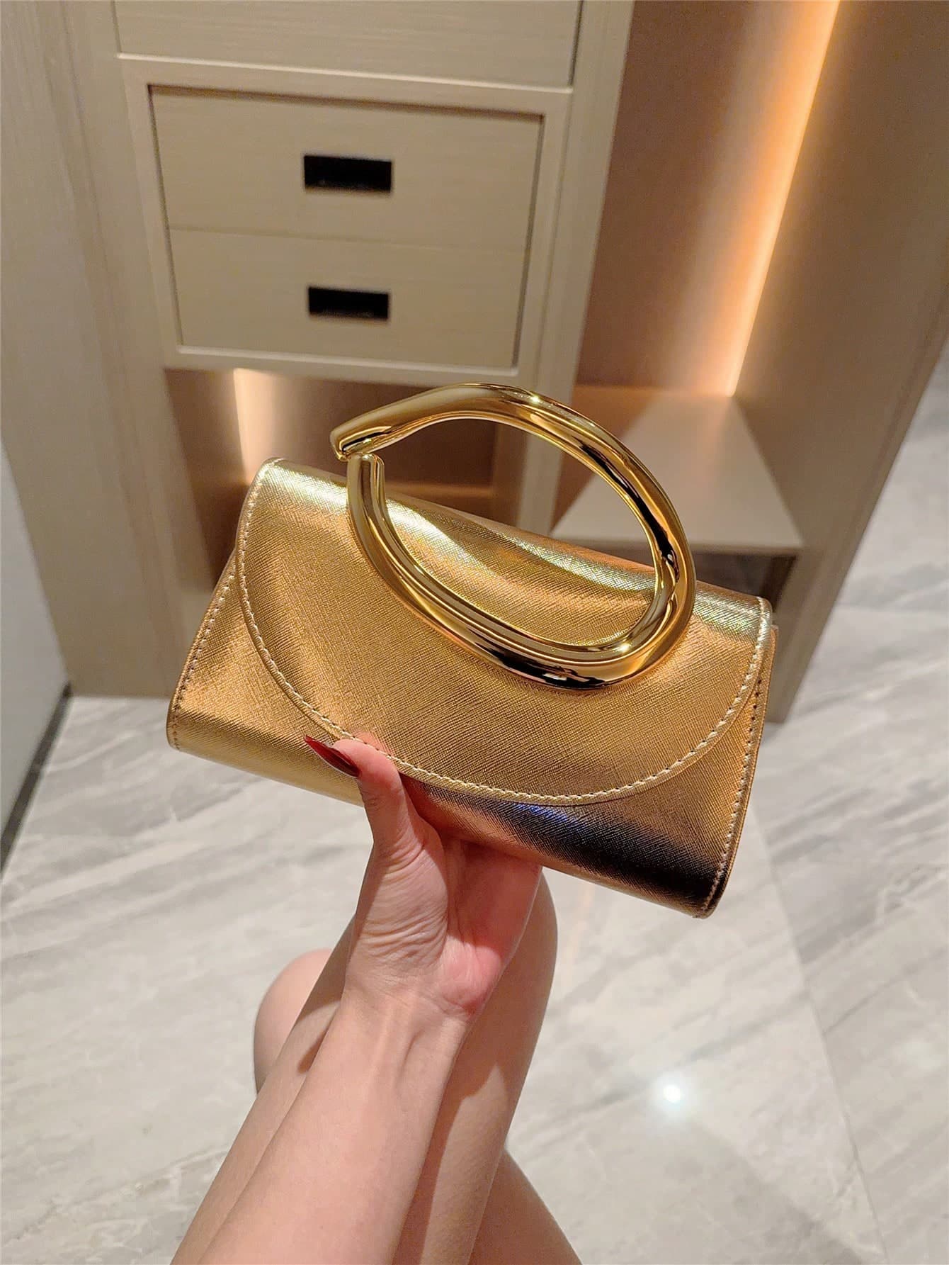 1pc European & American Fashion Metal Decor Mini Box Clutch, High-End Shiny Metal Strip Handbag For Women, Elegant Luxury Evening Bag For Formal Dresses, PU Leather Party Bag/Romantic Wedding Clutch/Prom Bag/Cocktail Bag, Suitable For School Dance, With Metal Chain