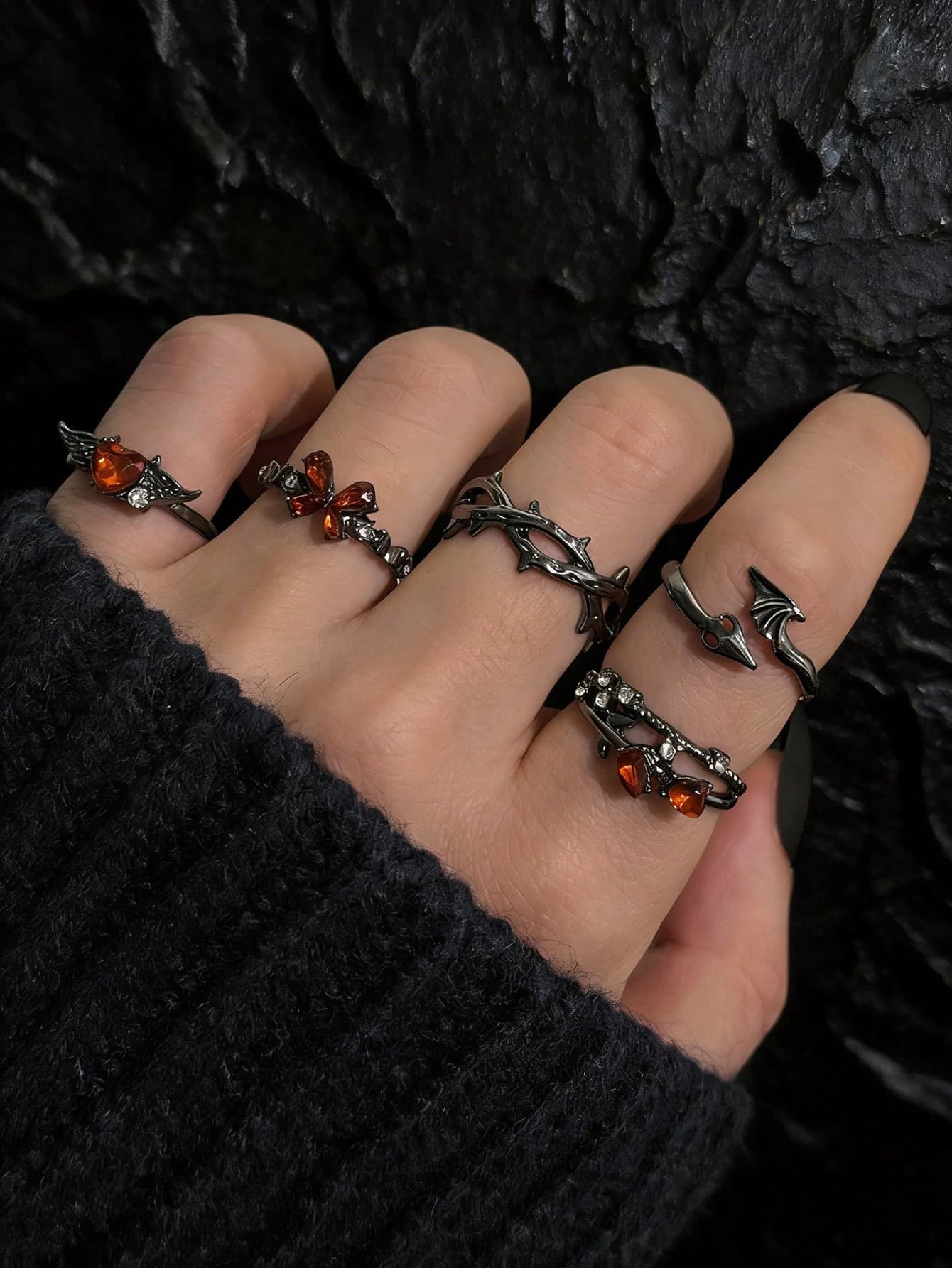 5pcs/Set Dark Thorn Rhinestone Butterfly & Heart Wing Street Style Rings