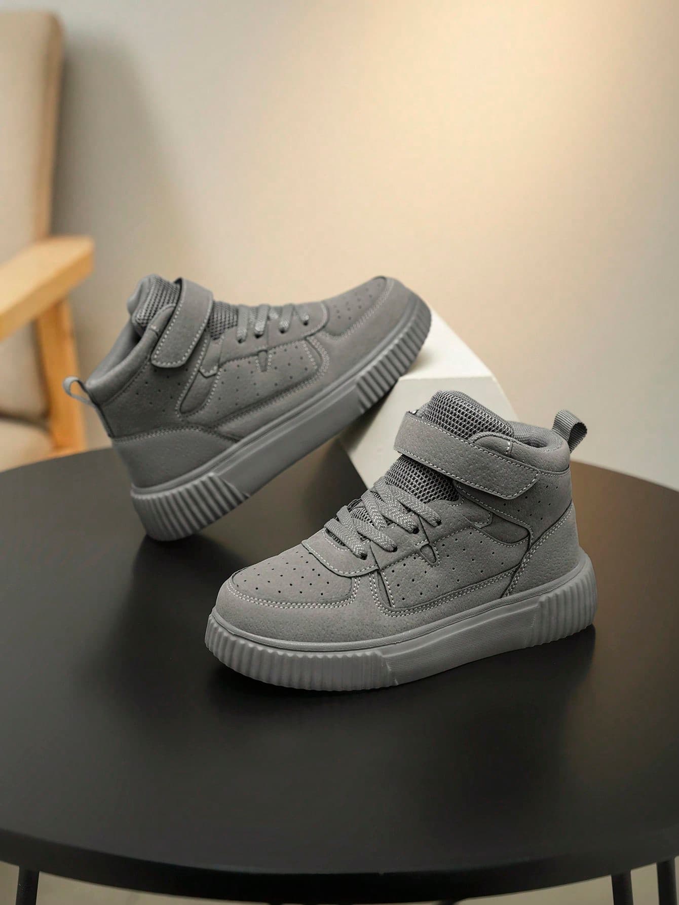 1 Pair Kids' Sports Shoes, Gray Patchwork Fashion Versatile Children's Flat Shoes, Slip-On Convenient, Lightweight & Comfortable, Suitable For Boys And Girls Running Shoes