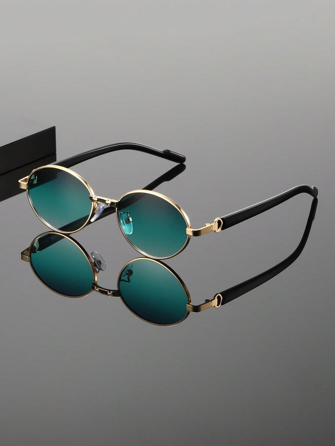 1 Pair Unisex Oval Small Frame Glasses, Gold Frame With Green Gradient Lenses, Black & Gold Mixed Color Temples, Iron Alloy Material, Vintage Retro Style Fashion Glasses For Commute, Date, Music Festival