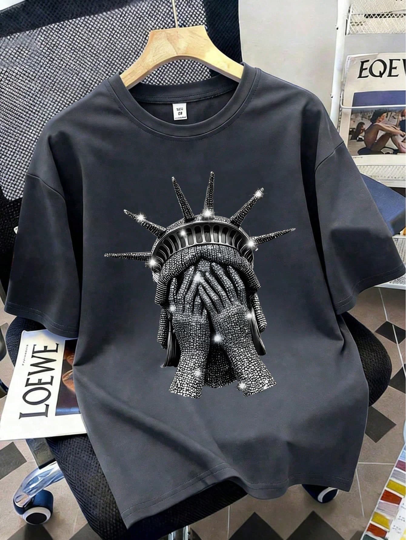 1pc Boys' Loose Fit Short Sleeve T-Shirt With Cartoon Statue Of Liberty Diamond Face Print, Comfortable And Breathable, Suitable For Spring/Summer Casual Wear