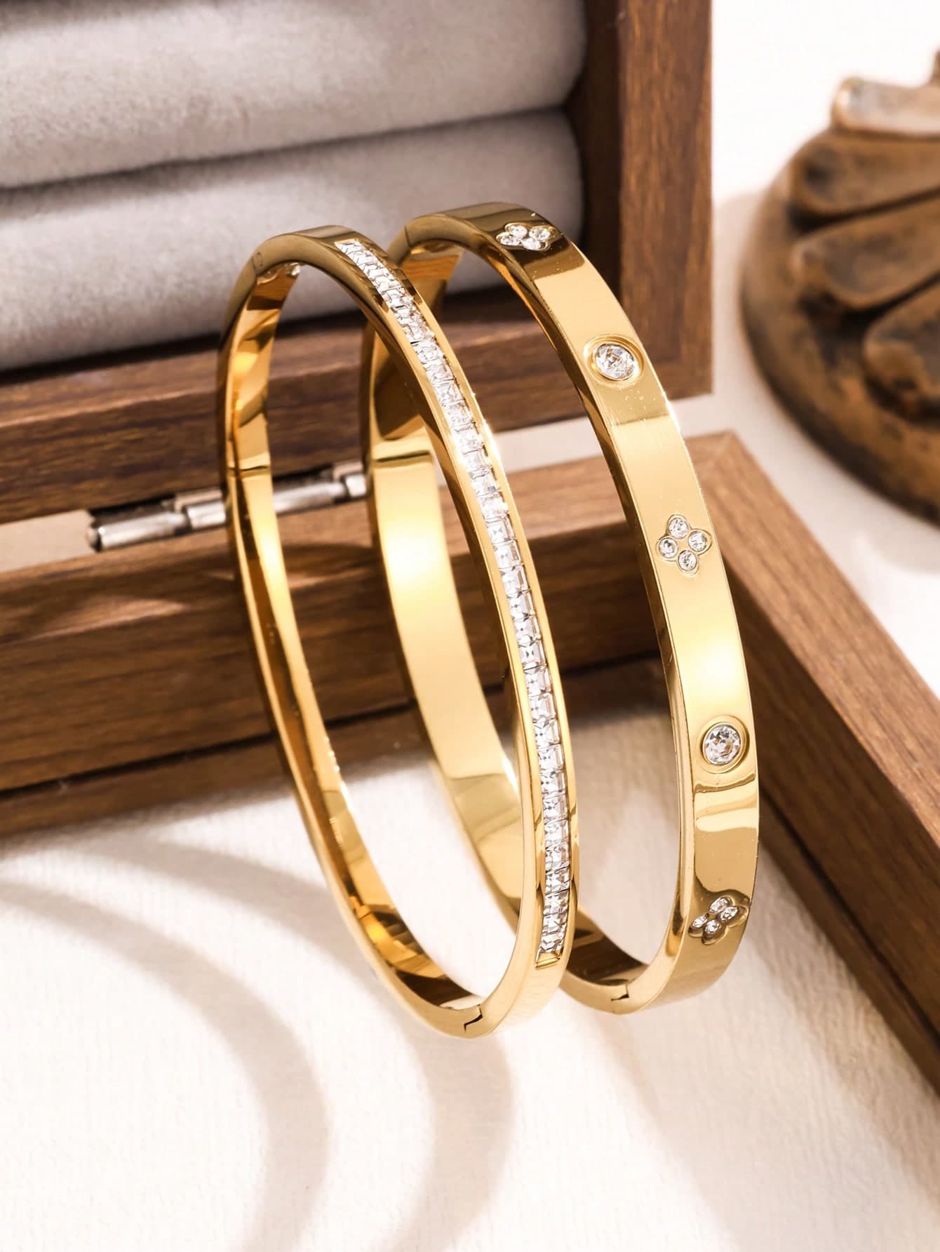 Luxury Sparkling Four-Leaf Clover Zirconia Stainless Steel Bracelet For Women, Suitable For Multiple Occasions