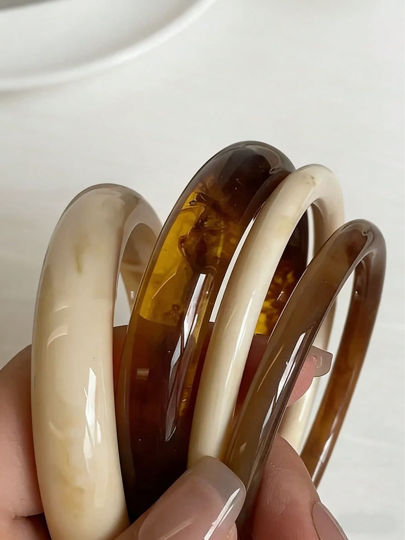 4pcs Elegant Retro Acrylic Round Bangle Bracelets For Women, Fashionable Simple Design, Suitable For Casual Wear And Occasions