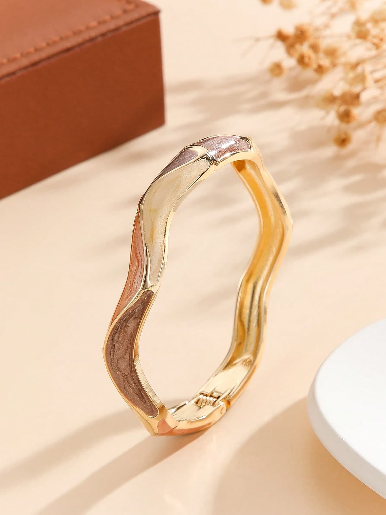 1pc Fashionable New Plated Gold Enamel Asymmetrical Shape Bracelet, Jewelry Gift For Women & Girls