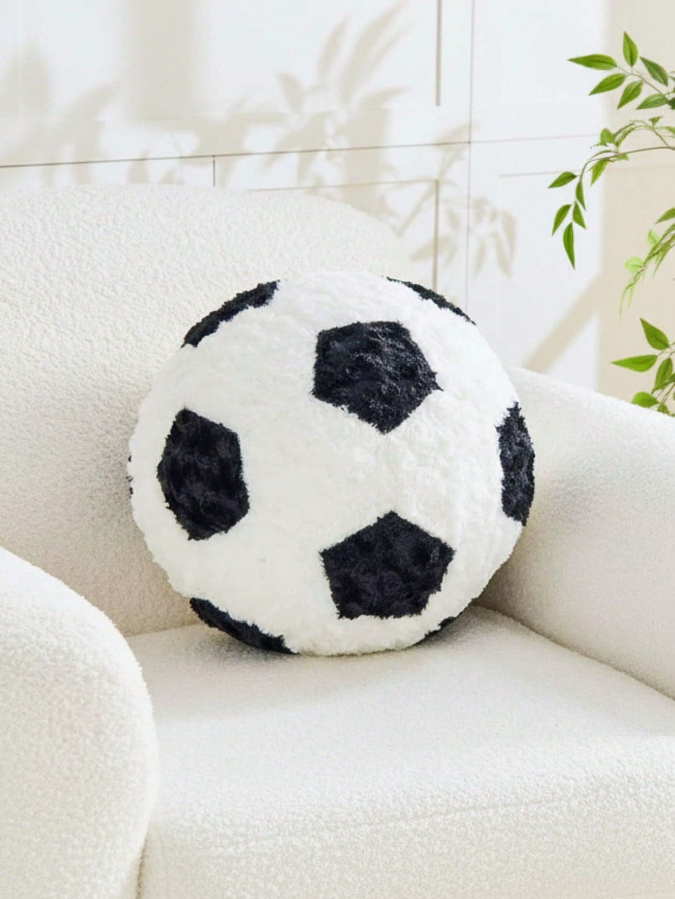 Soccer Ball Shaped Plush Throw Pillow, Soft Fluffy Round Cushion, 3D Textured Decorative Pillow For Soccer Fans, Man Cave, Game Room & Living Room Sofa Bedroom Home Decor