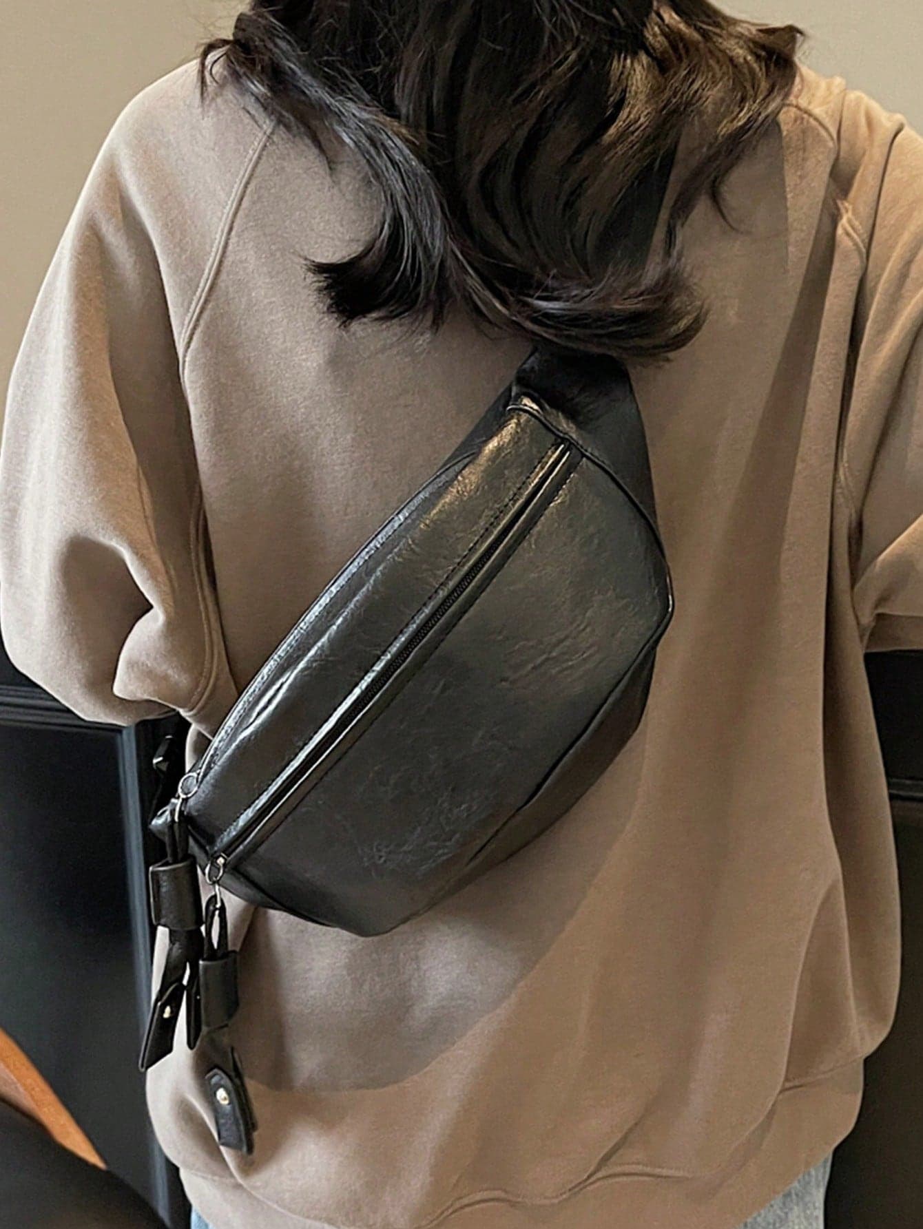 Women's Retro Tassel Minimalist Solid Color Crossbody Bag